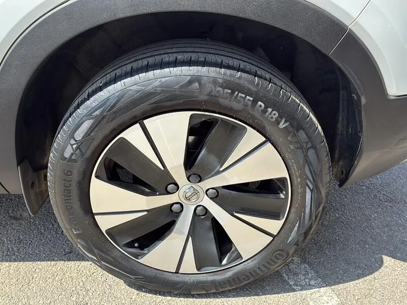 Volvo XC40 T2 Momentum Pro - foto 30