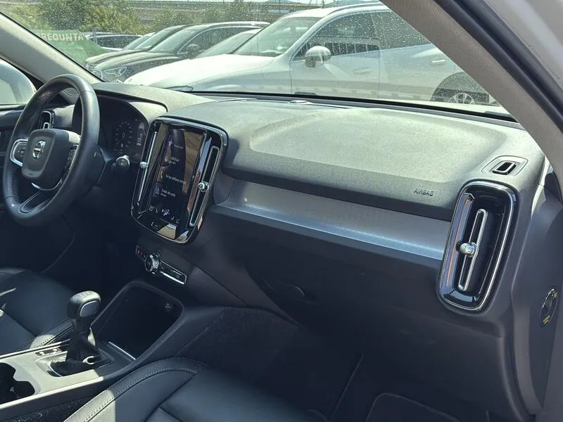 Volvo XC40 T2 Momentum Pro - foto 17