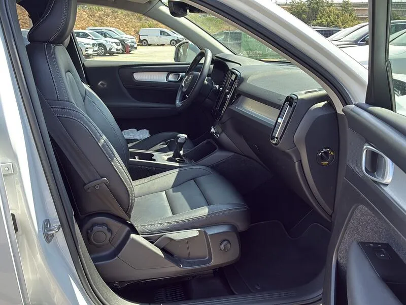 Volvo XC40 T2 Momentum Pro - foto 16