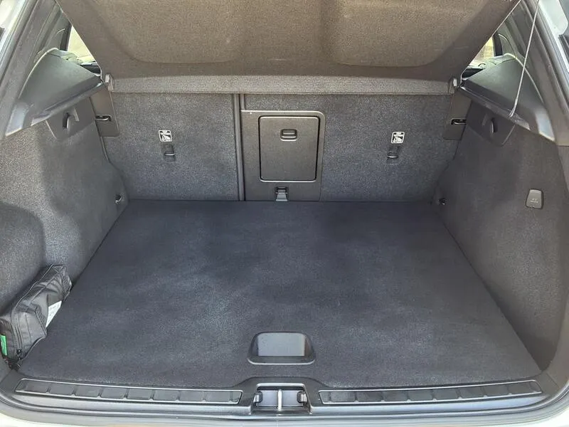 Volvo XC40 T2 Momentum Pro - foto 28