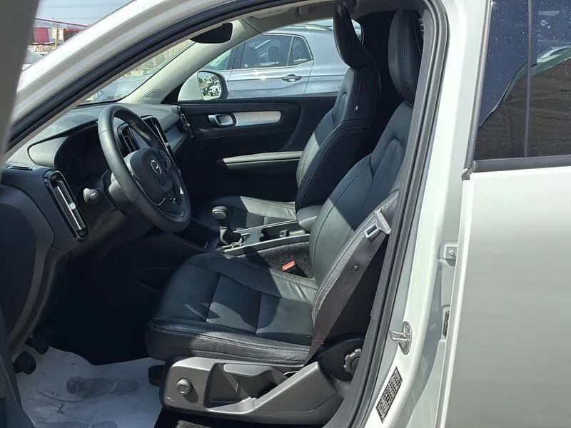 Volvo XC40 T2 Momentum Pro - foto 37