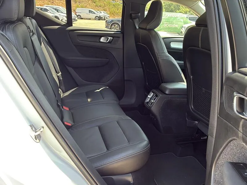 Volvo XC40 T2 Momentum Pro - foto 22