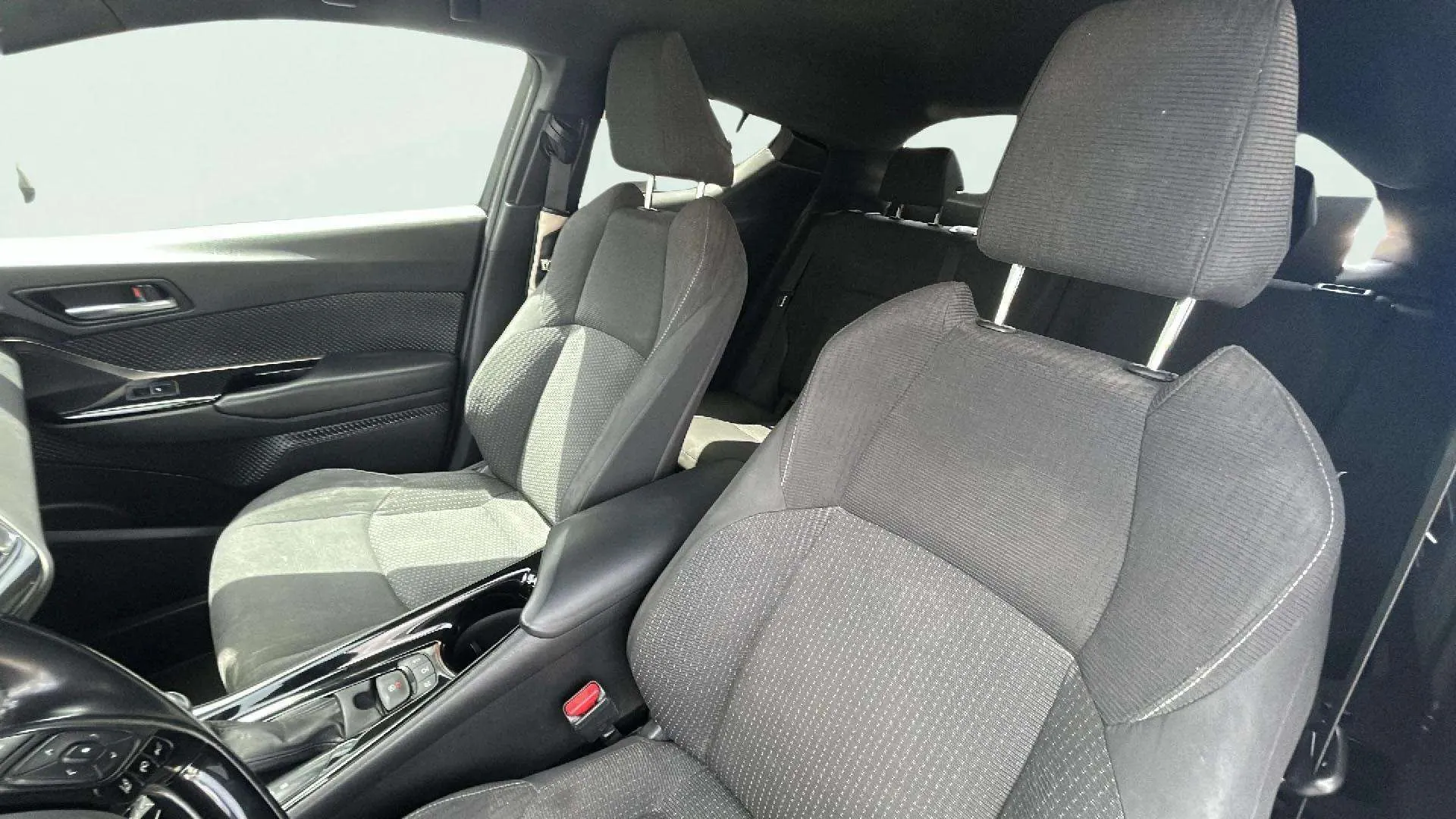 Toyota C-HR 1.8 125H Active - foto 22