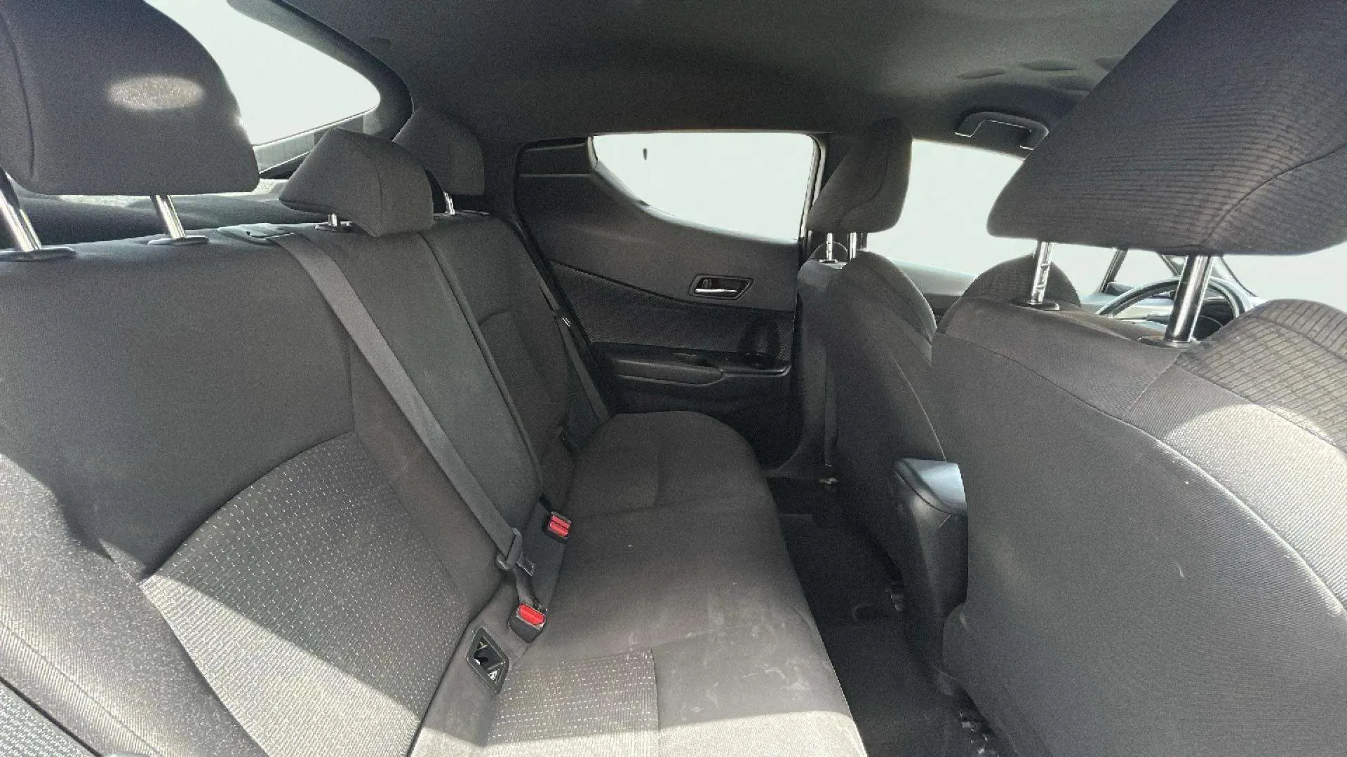 Toyota C-HR 1.8 125H Active - foto 21
