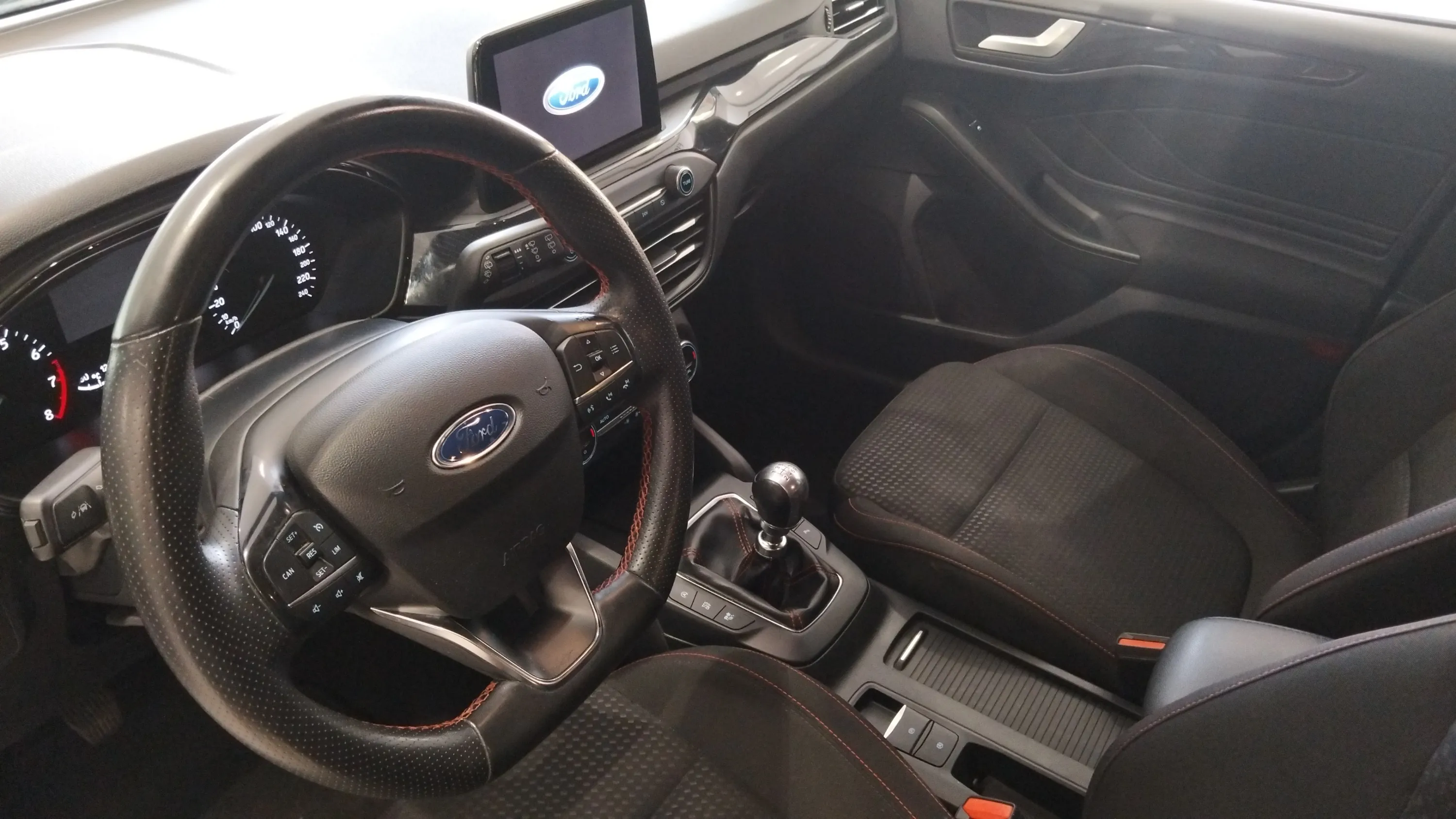 Ford Focus 1.0 EcoBoost MHEV Active - foto 8