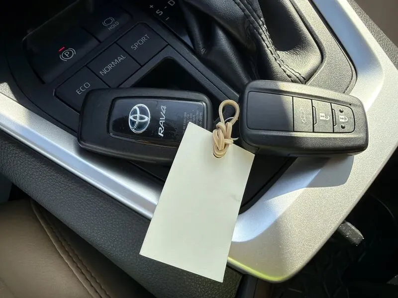 Toyota RAV4 2.5l 220H Luxury - foto 46