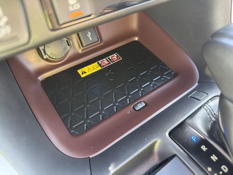 Toyota RAV4 2.5l 220H Luxury - foto 47