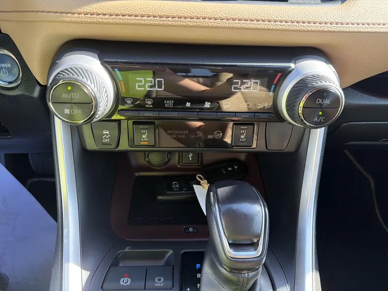 Toyota RAV4 2.5l 220H Luxury - foto 45