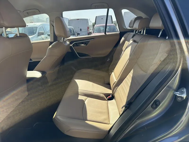 Toyota RAV4 2.5l 220H Luxury - foto 17