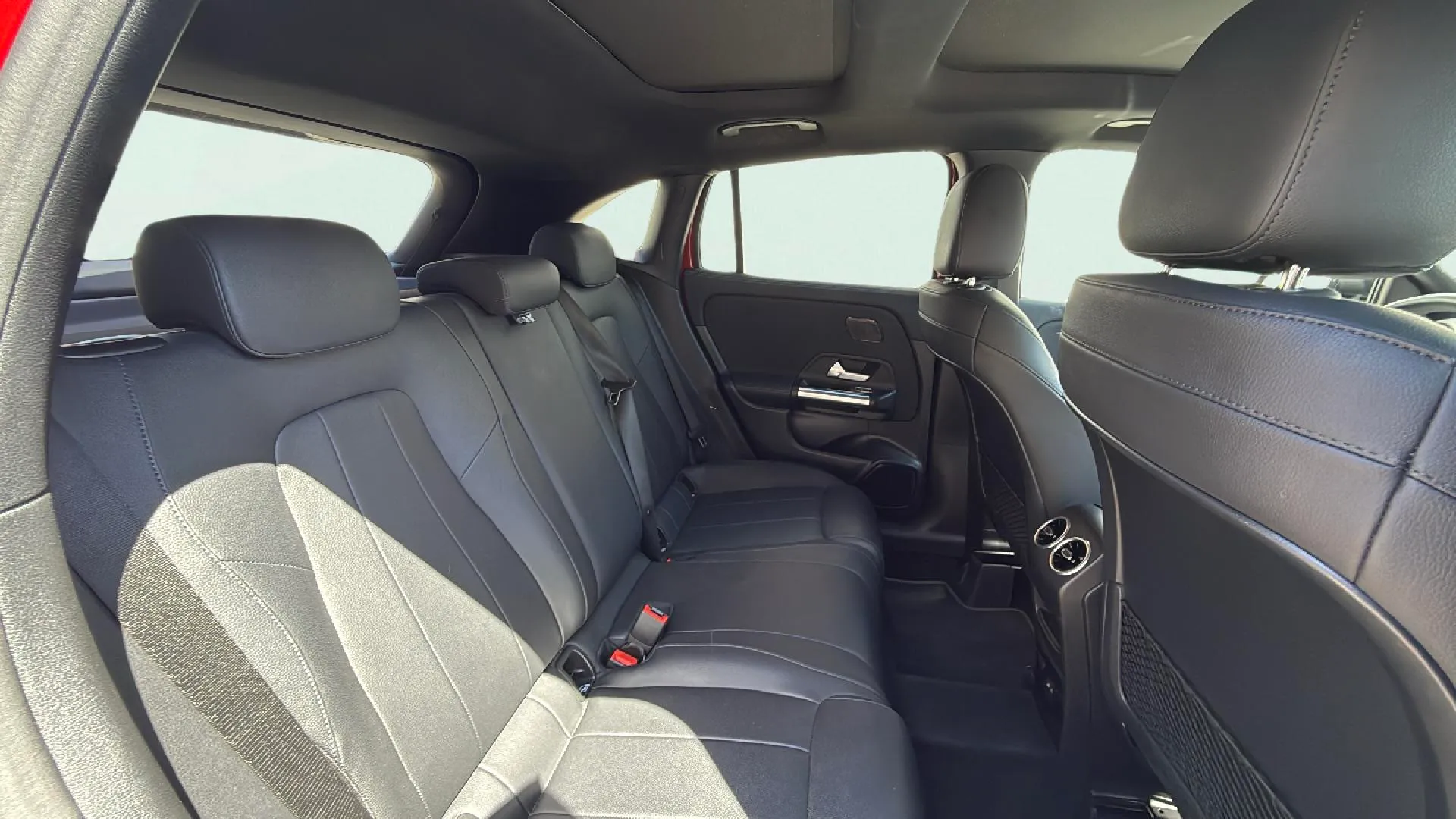 Mercedes-Benz GLA 200 - foto 19