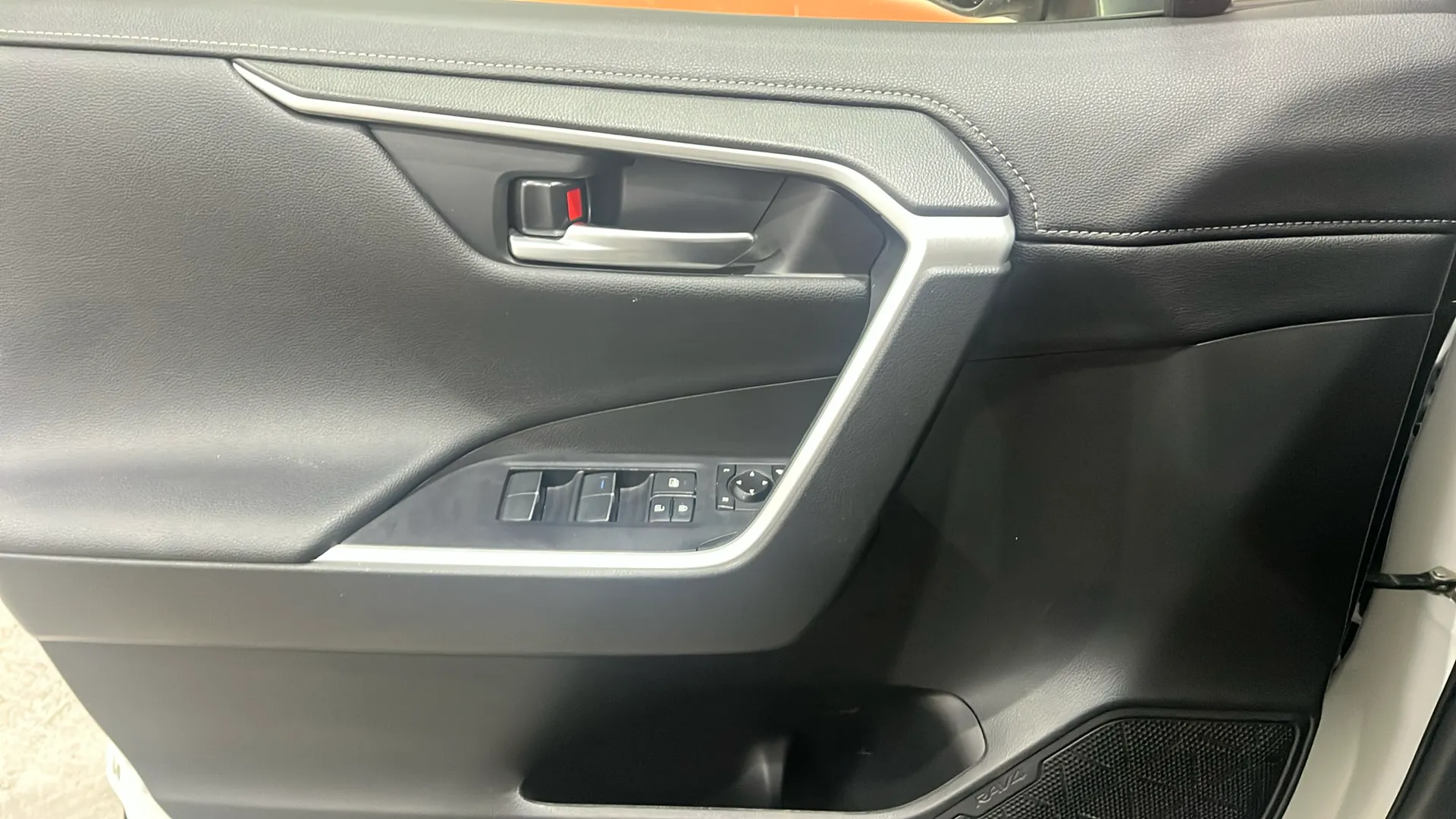 Toyota RAV4 2.5l 220H Advance - foto 15