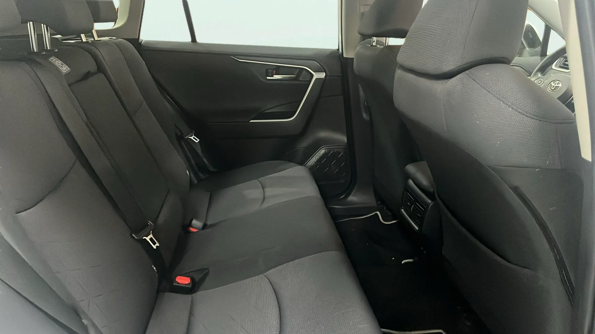 Toyota RAV4 2.5l 220H Advance - foto 13