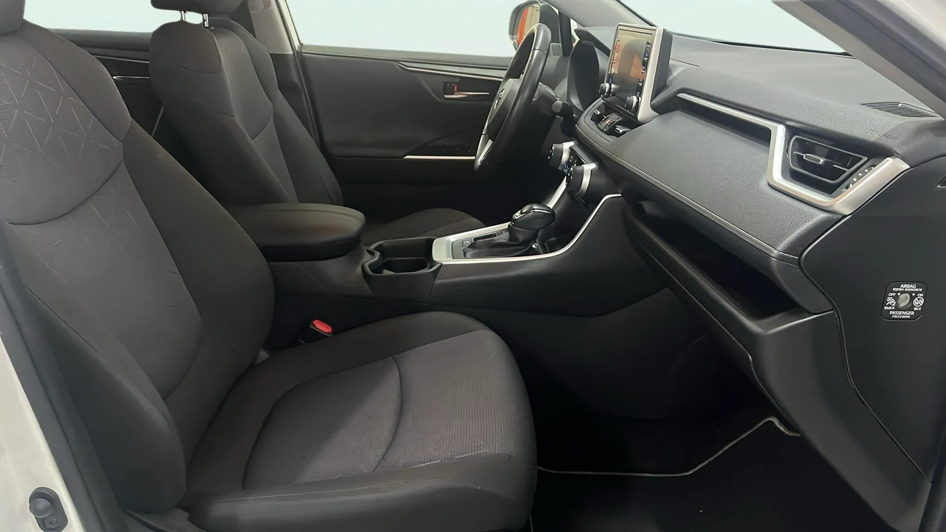 Toyota RAV4 2.5l 220H Advance - foto 12