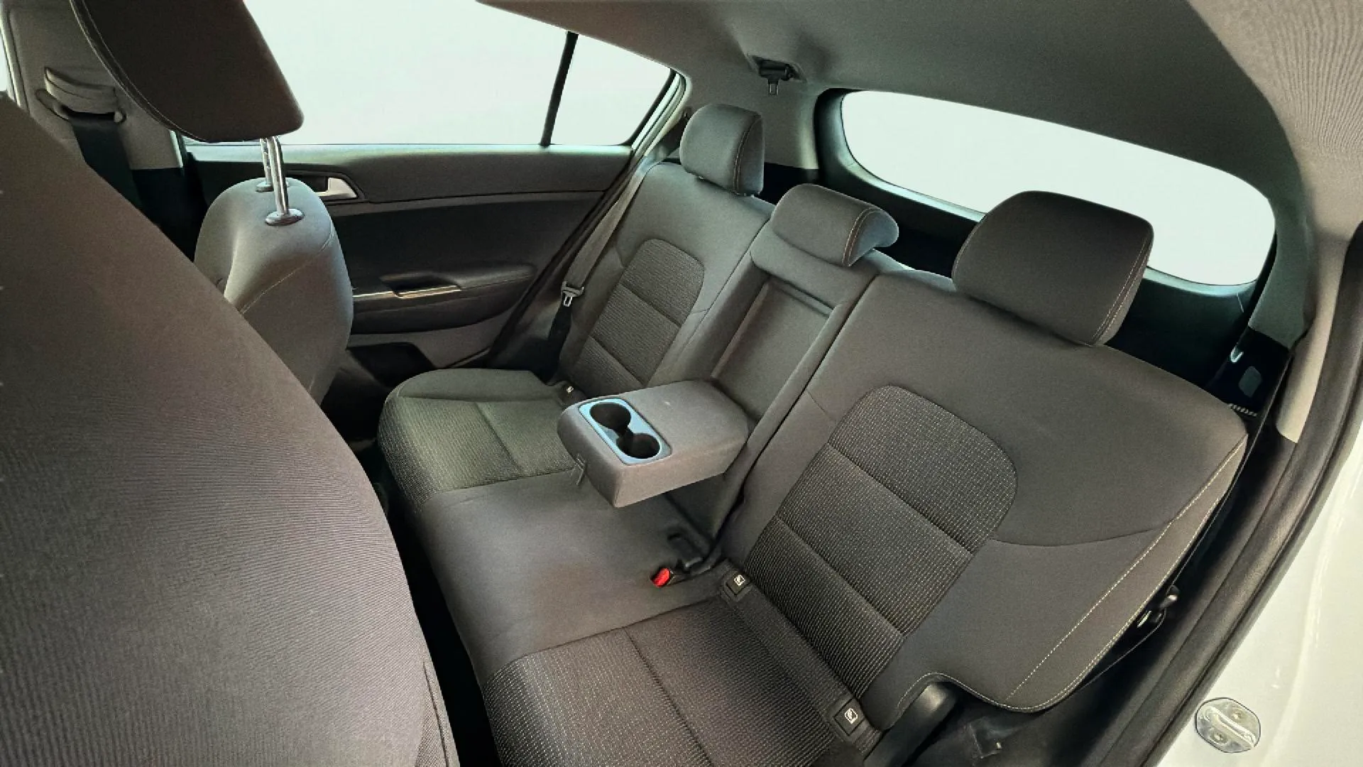 Kia Sportage 1.6 GDi Business 4x2 - foto 21
