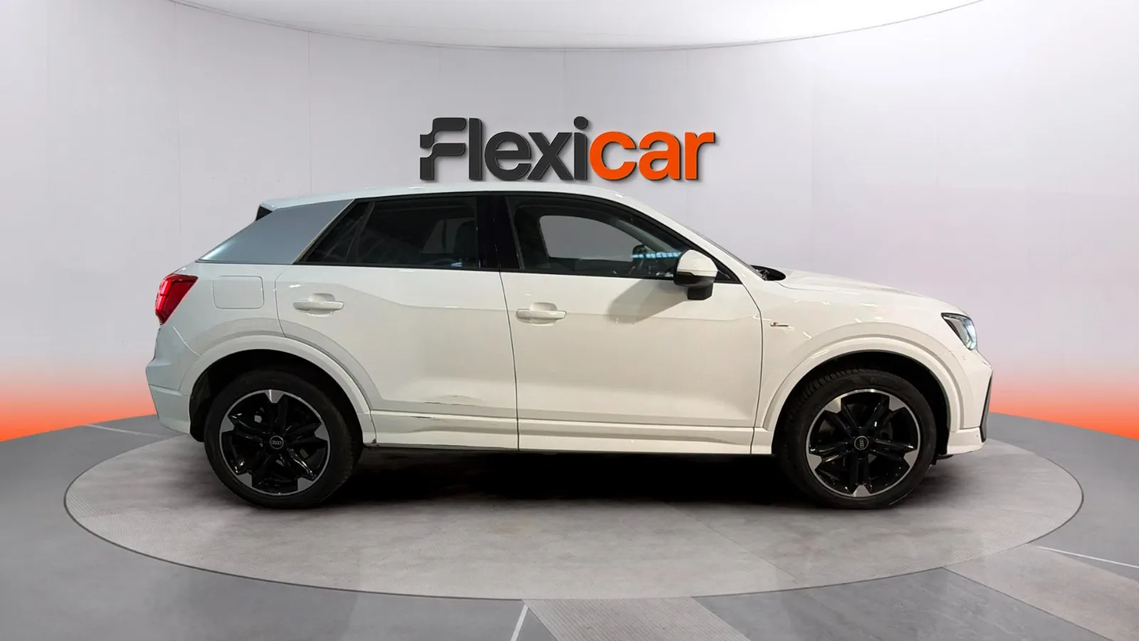 Audi Q2 35 TDI S tronic - foto 2