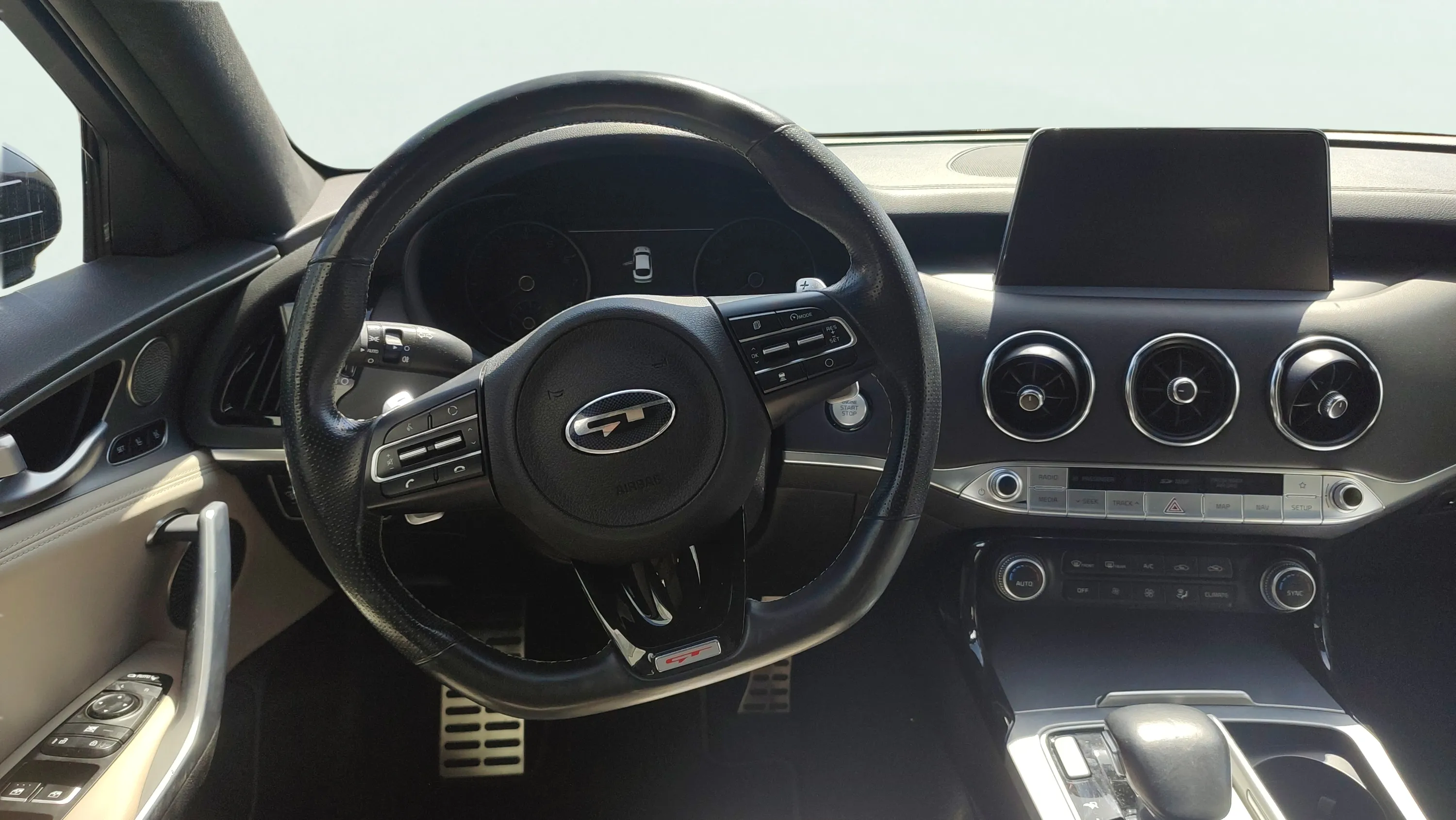 Kia Stinger 3.3 T-GDi GT 4x4 - foto 8