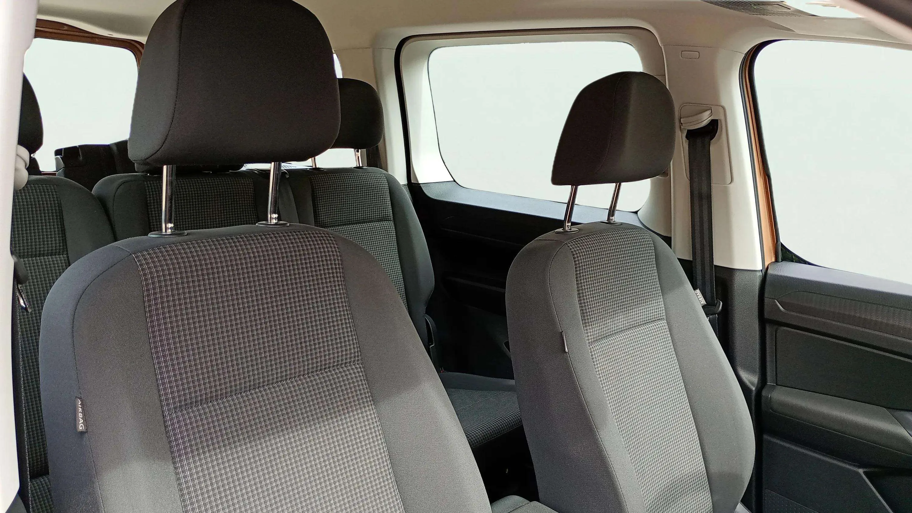 Volkswagen Caddy Maxi California 2.0 TDI DSG - foto 13