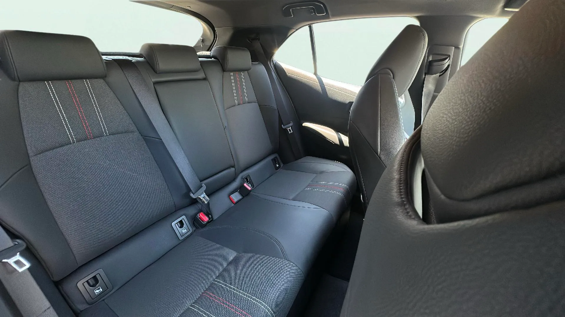 Toyota Corolla 2.0 180H GR-Sport E-CVT - foto 18