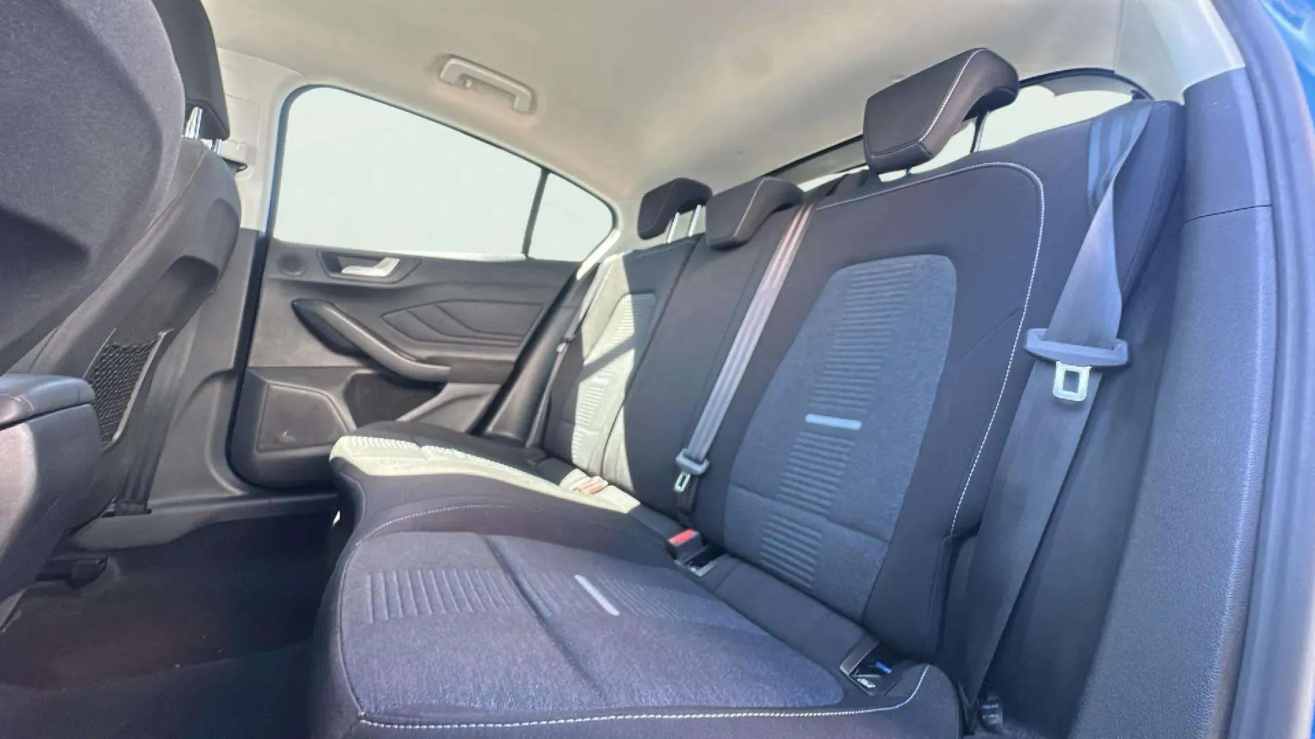 Ford Focus 1.0 EcoBoost MHEV Active - foto 17