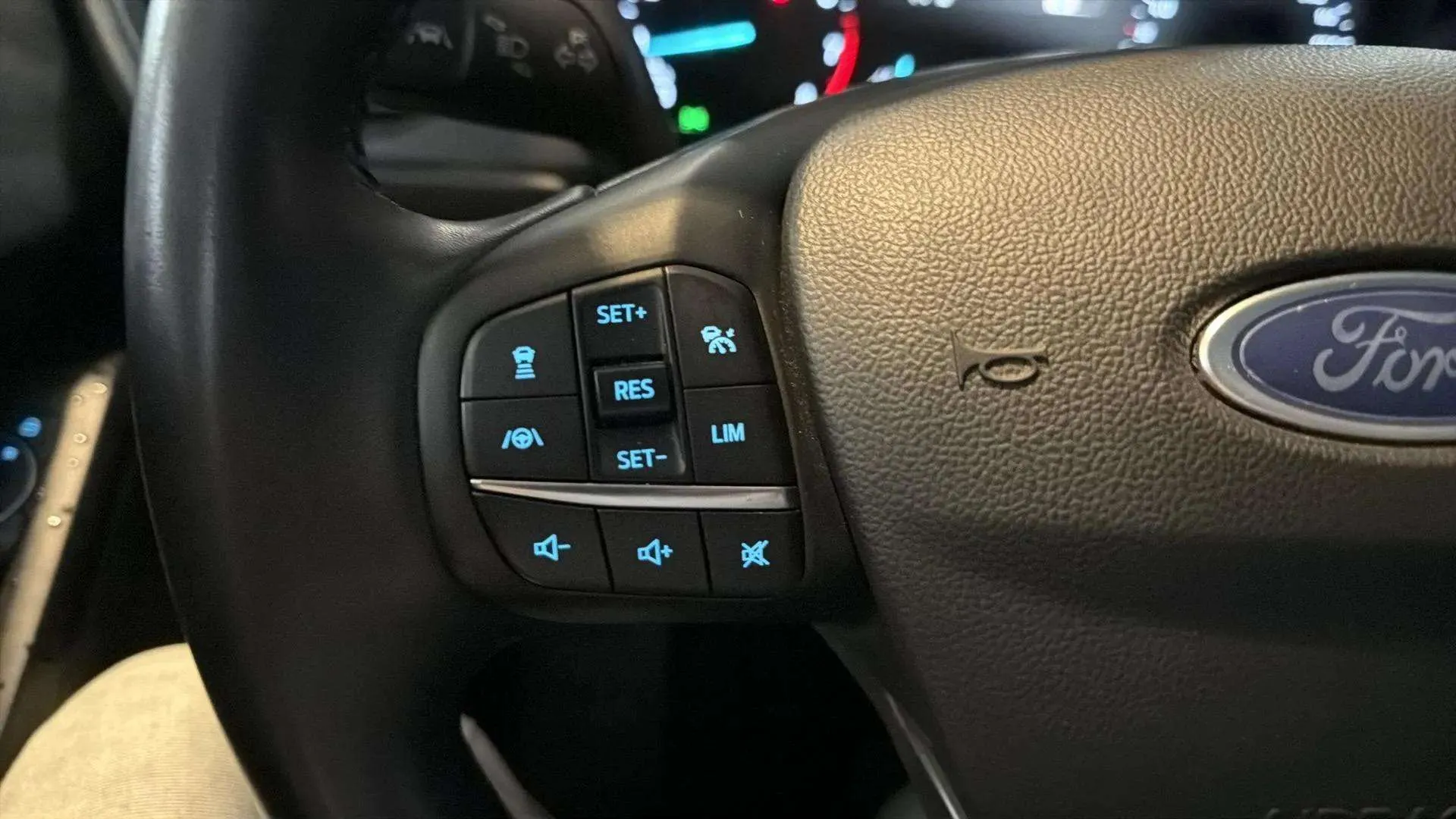 Ford Focus 1.0 EcoBoost MHEV Active - foto 11