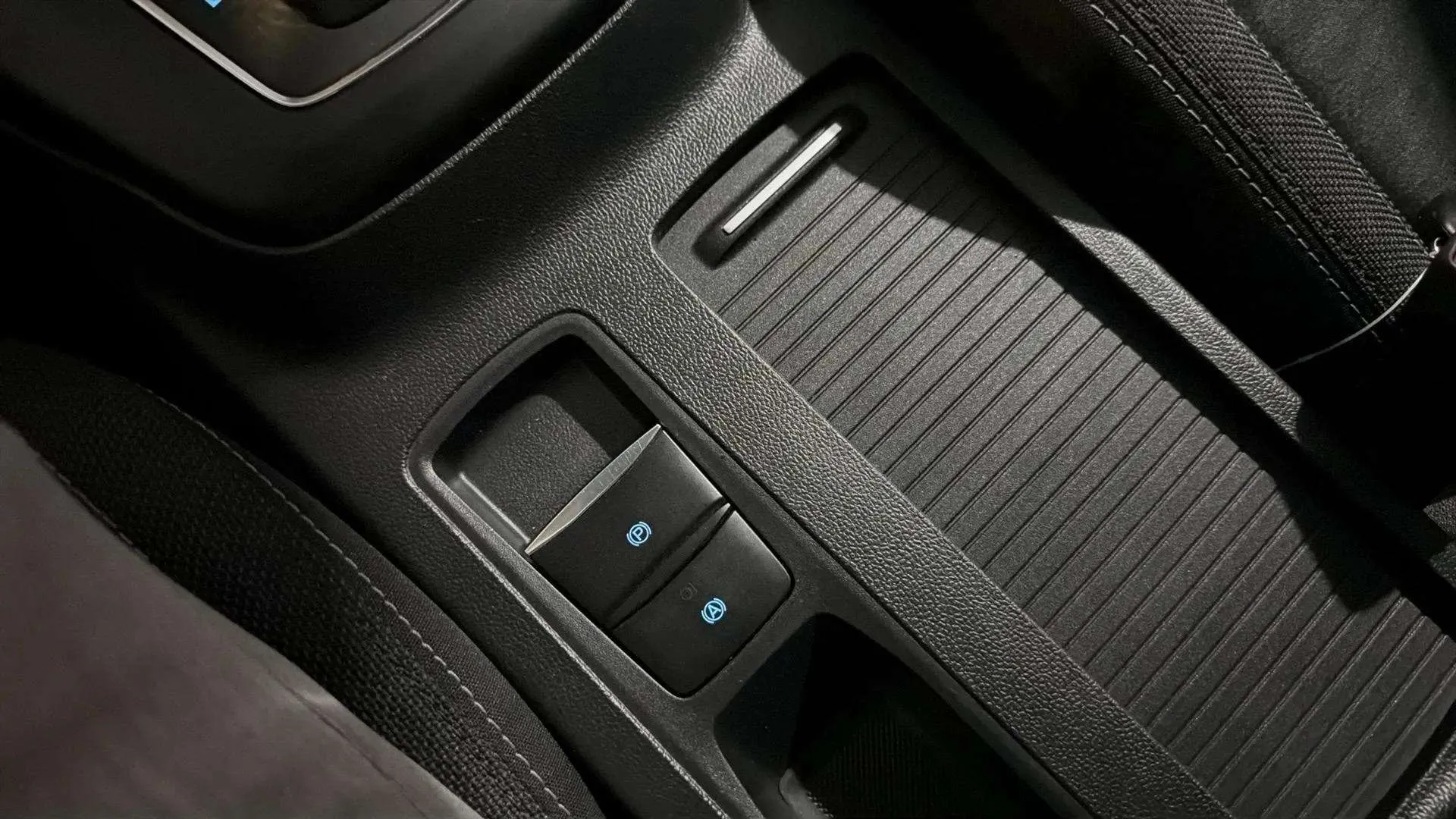 Ford Focus 1.0 EcoBoost MHEV Active - foto 19