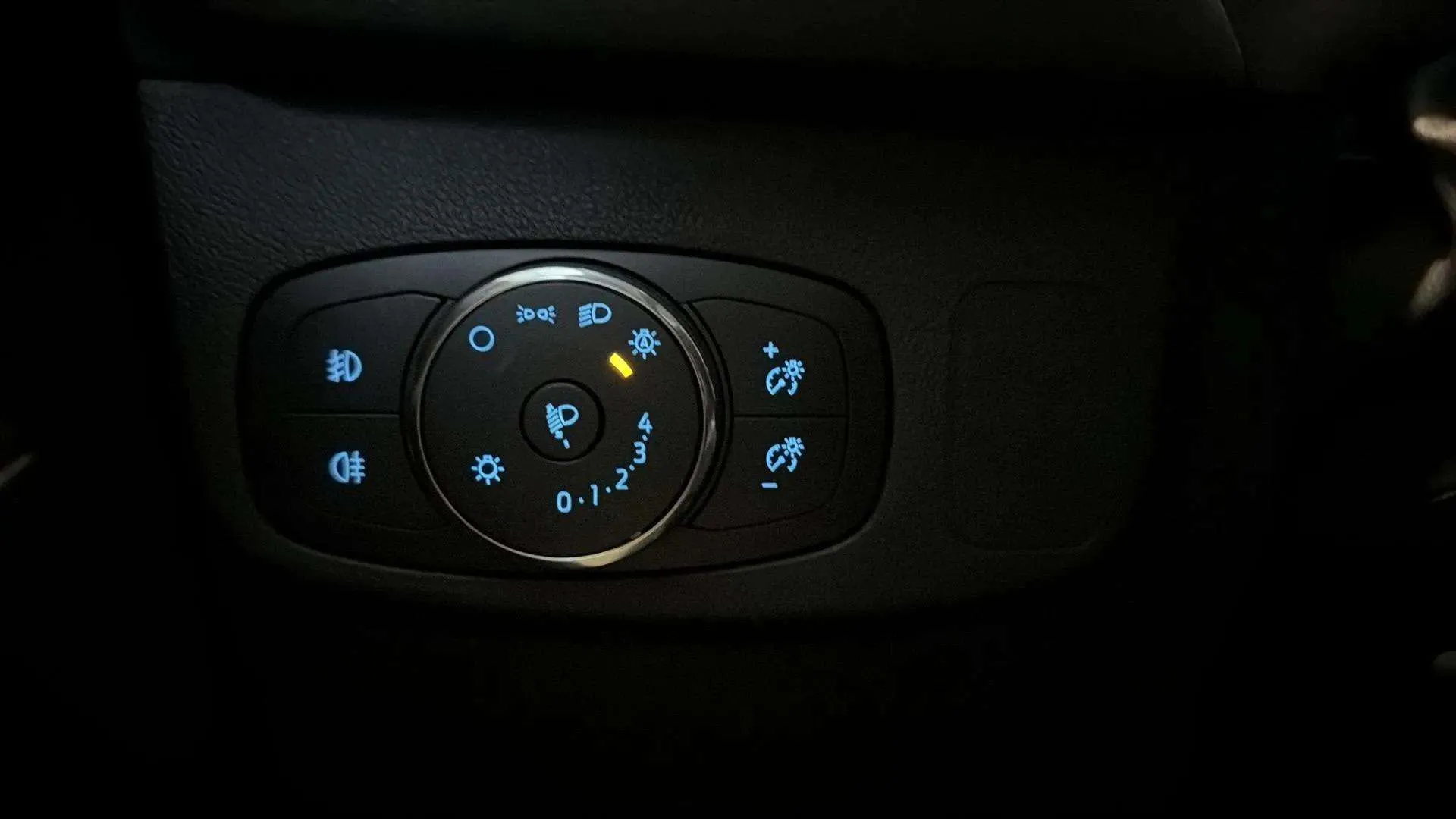 Ford Focus 1.0 EcoBoost MHEV Active - foto 18