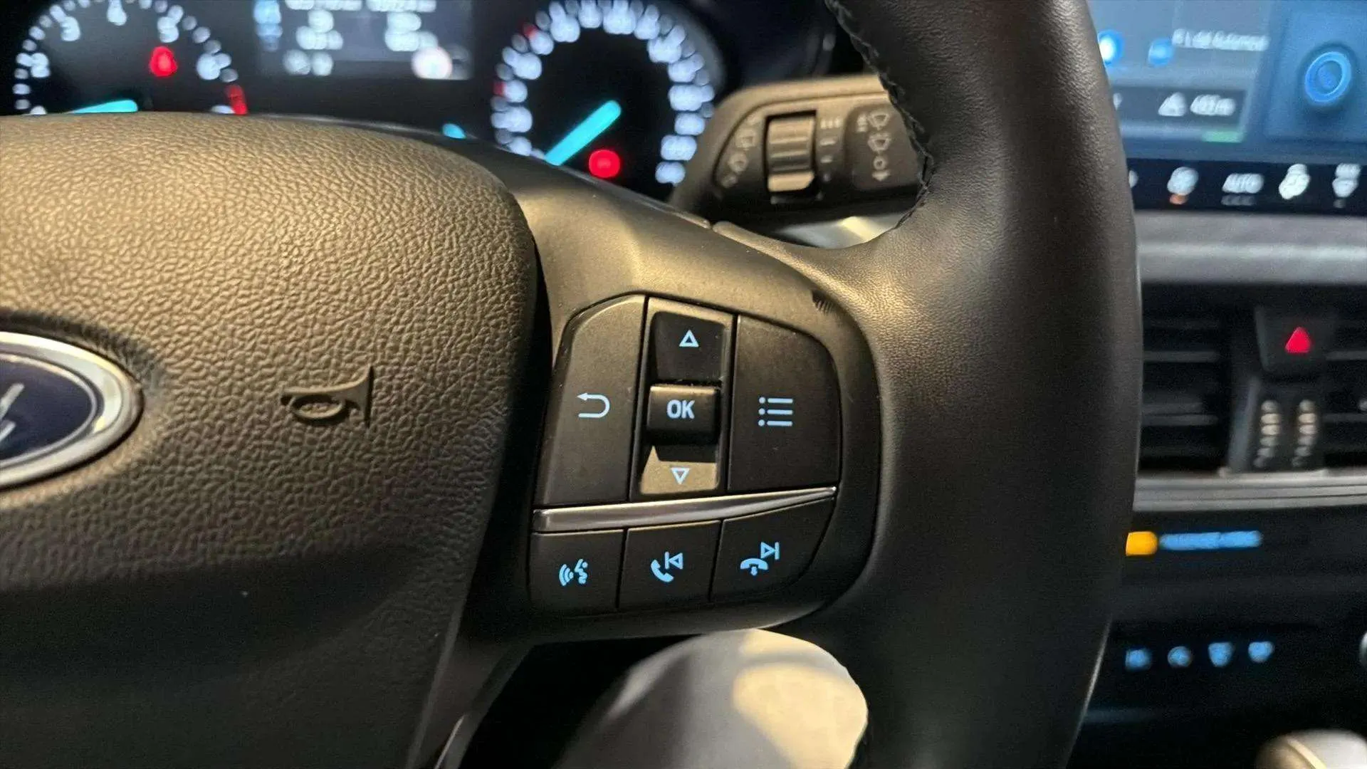 Ford Focus 1.0 EcoBoost MHEV Active - foto 12