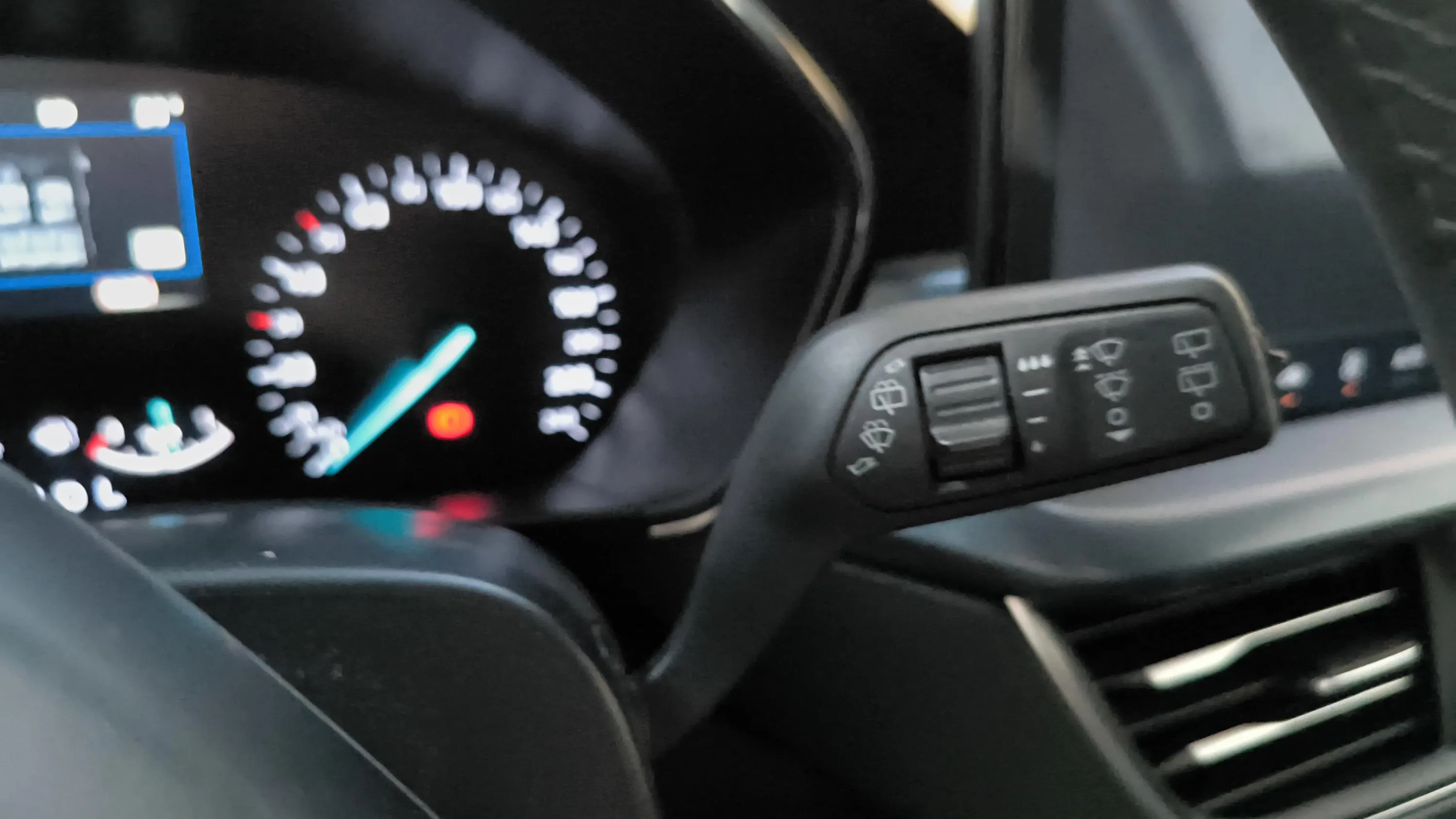 Ford Focus 1.0 EcoBoost MHEV Active - foto 36