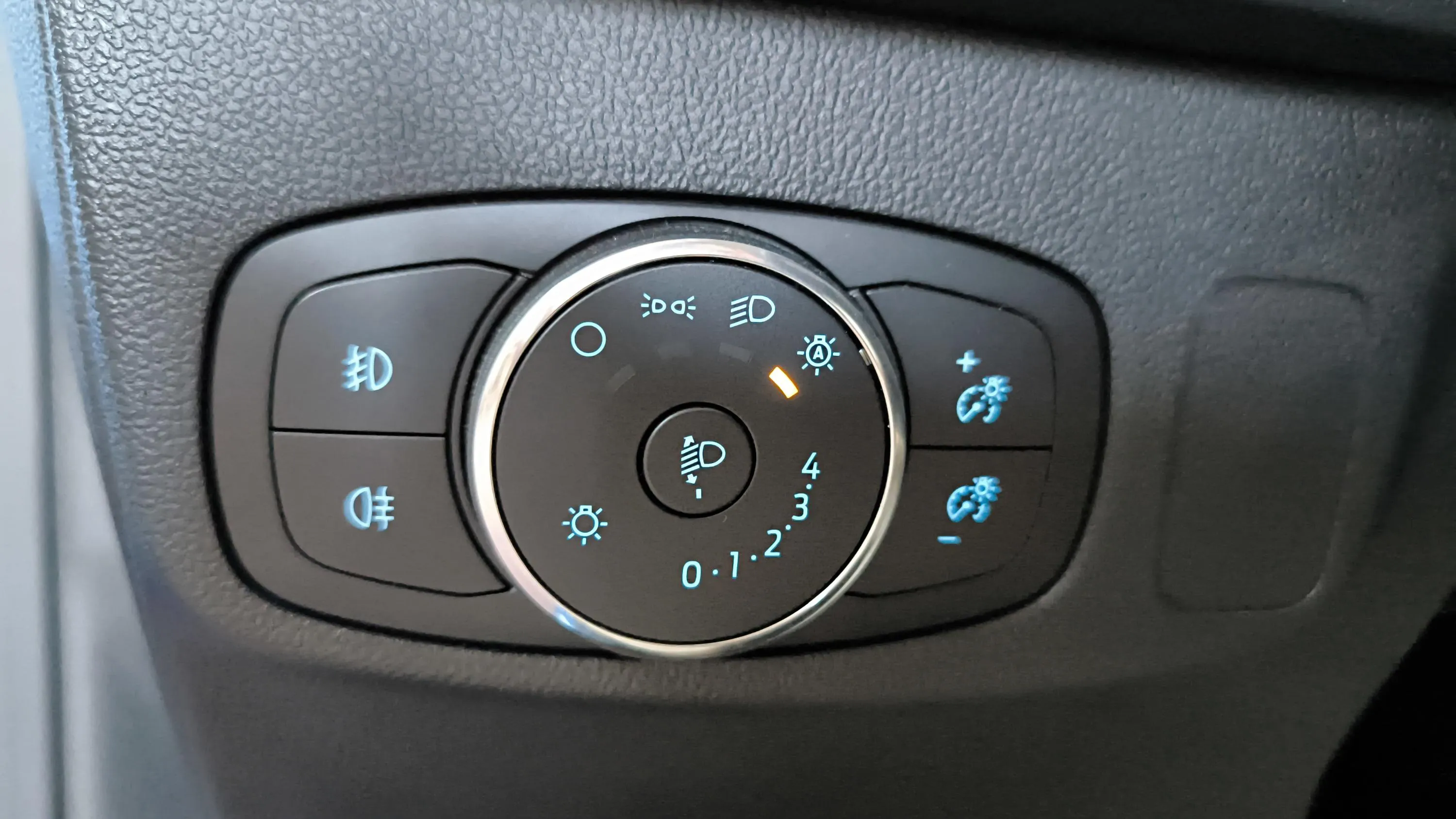Ford Focus 1.0 EcoBoost MHEV Active - foto 32