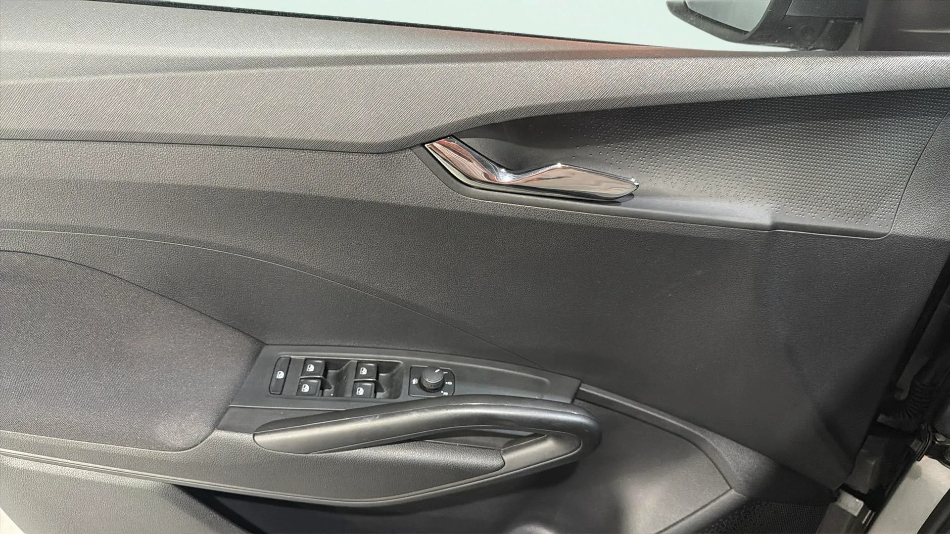 Škoda Fabia 1.0 TSI Selection - foto 17