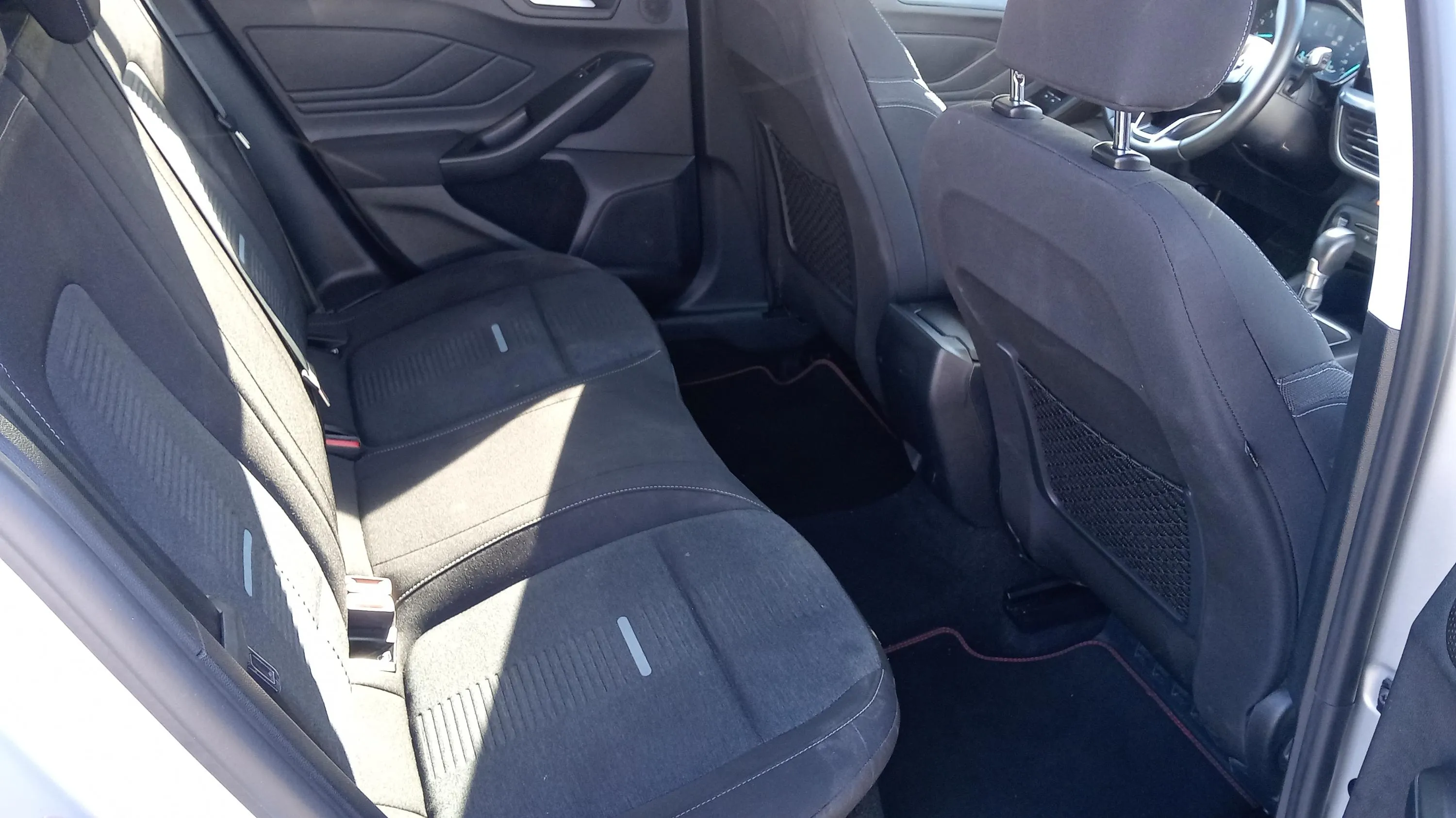 Ford Focus 1.0 EcoBoost MHEV Active - foto 18