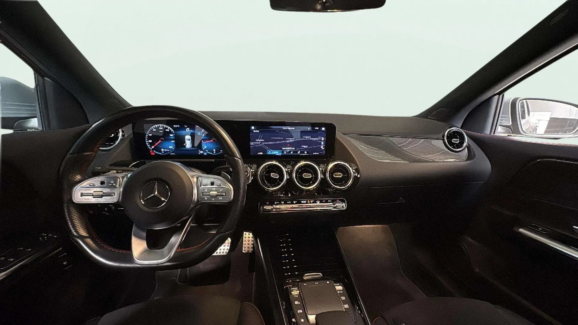 Mercedes-Benz GLA 180 - foto 16