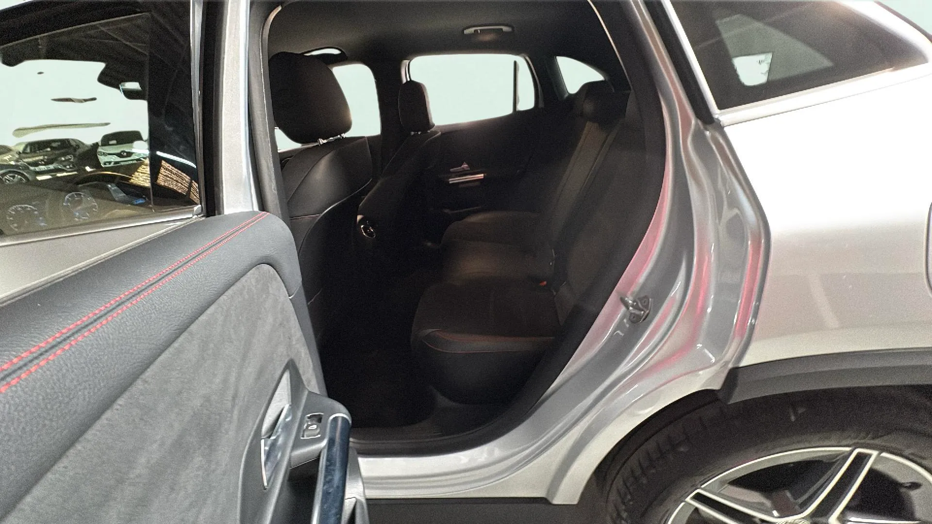 Mercedes-Benz GLA 180 - foto 17