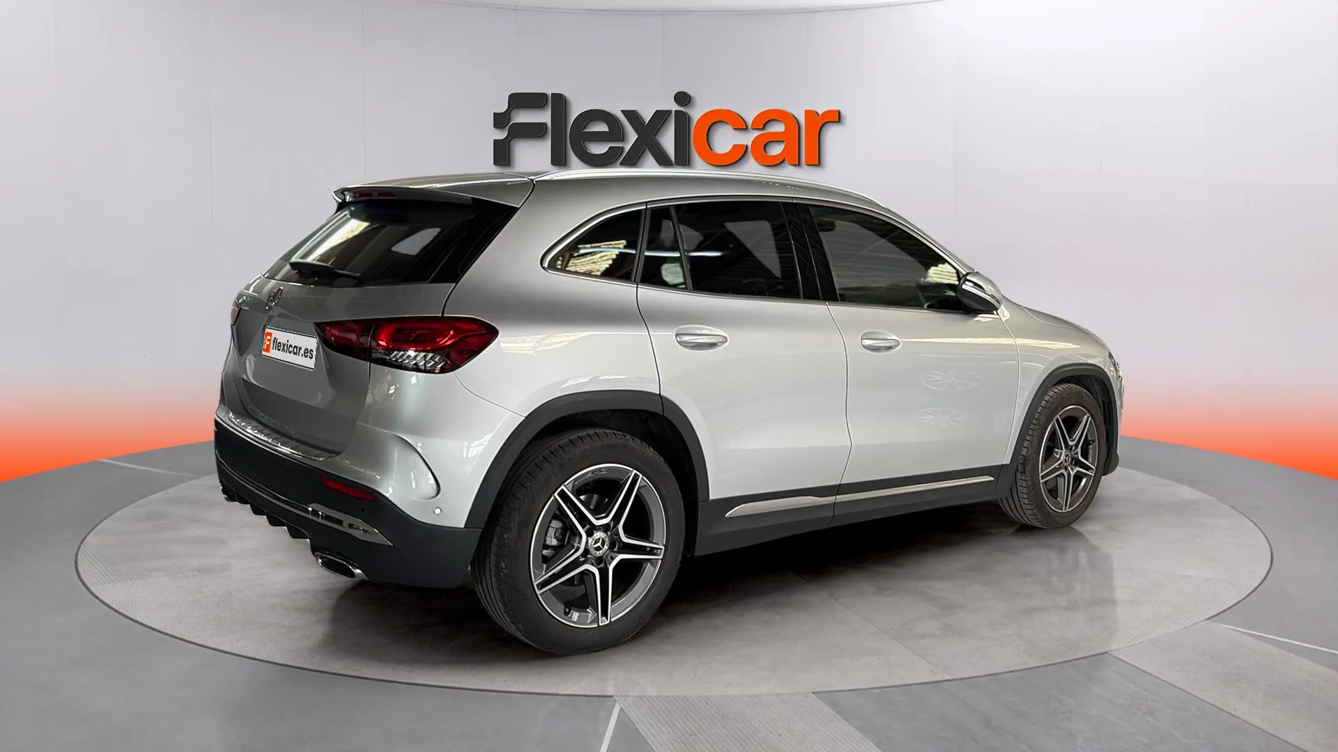 Mercedes-Benz GLA 180 - foto 7
