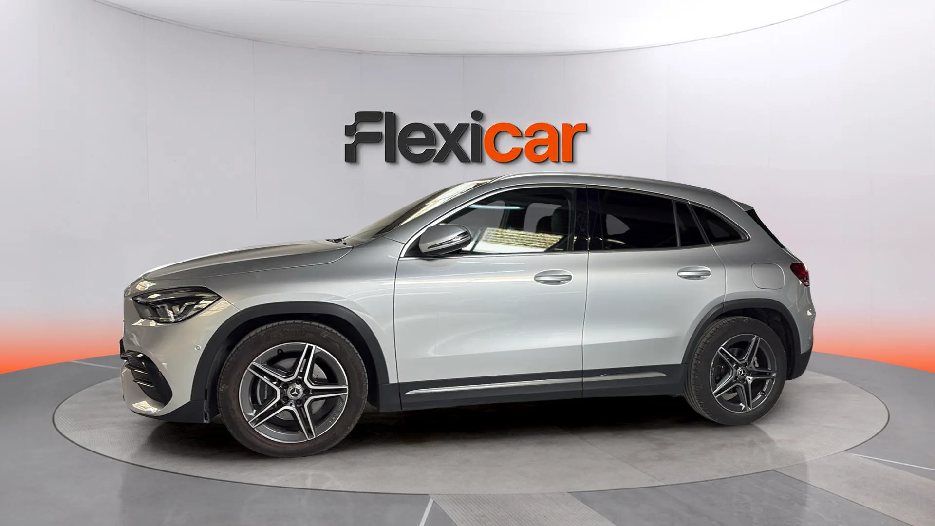Mercedes-Benz GLA 180 - foto 4