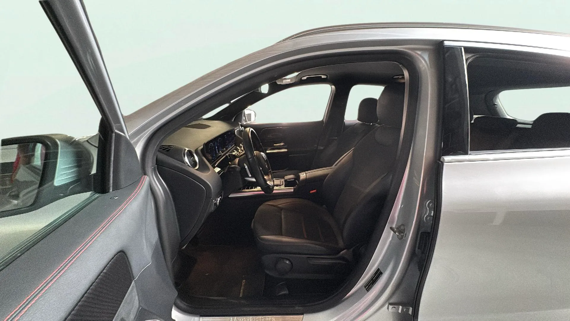 Mercedes-Benz GLA 180 - foto 18