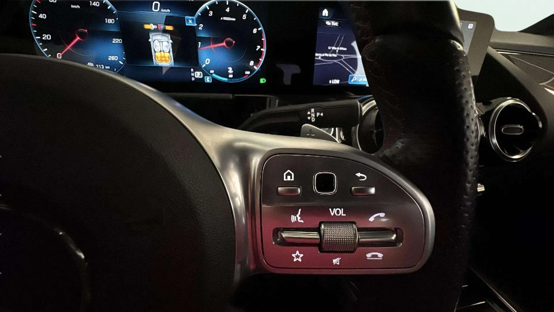 Mercedes-Benz GLA 180 - foto 22