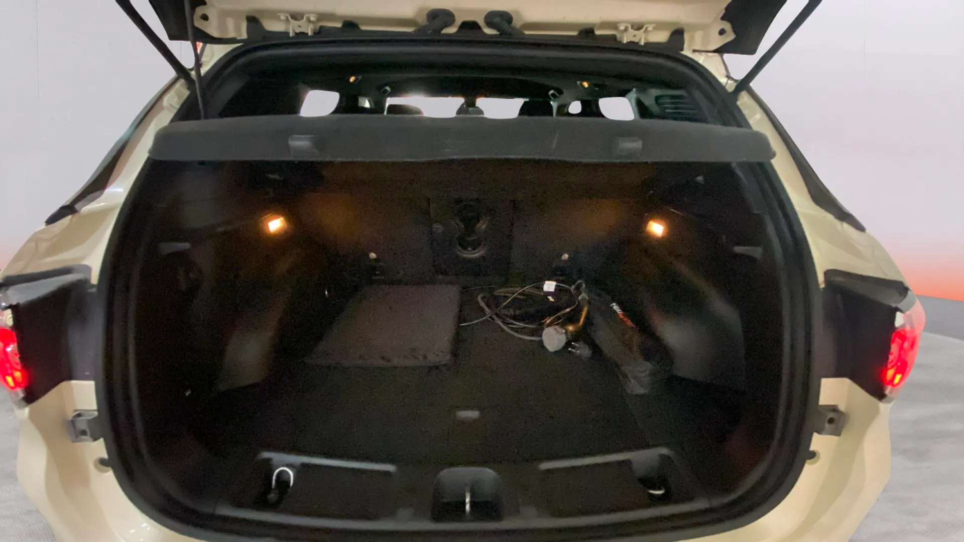 Jeep Compass 1.3 PHEV 80th AWD - foto 21