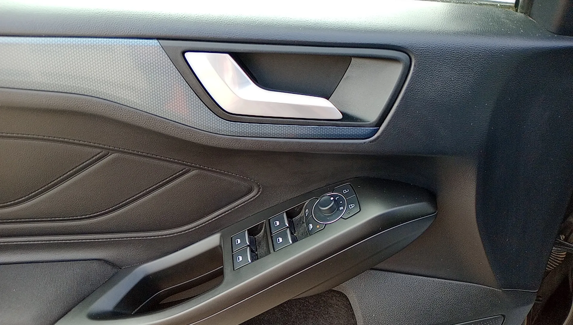Ford Focus 1.0 EcoBoost MHEV Active - foto 9