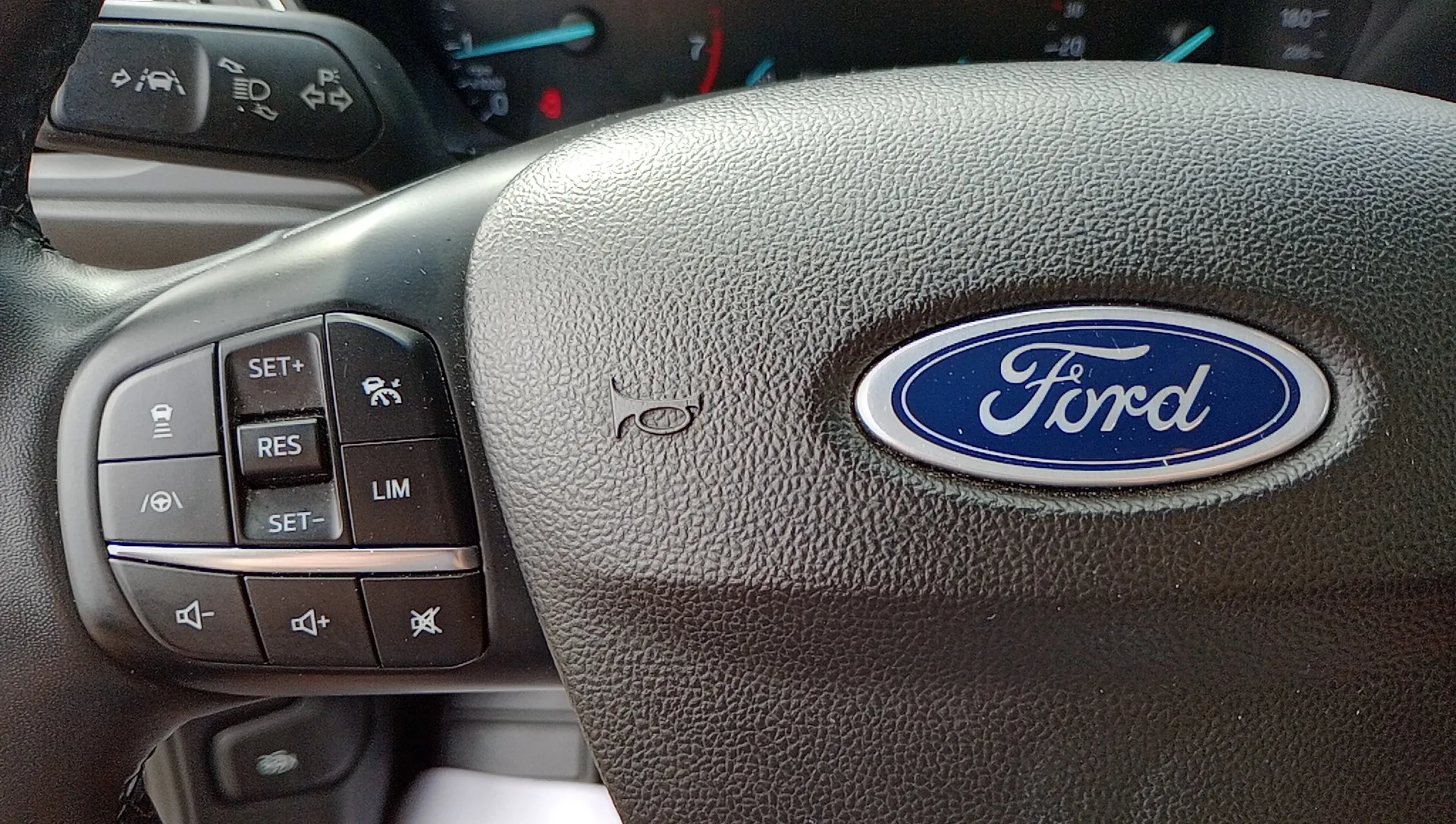 Ford Focus 1.0 EcoBoost MHEV Active - foto 11