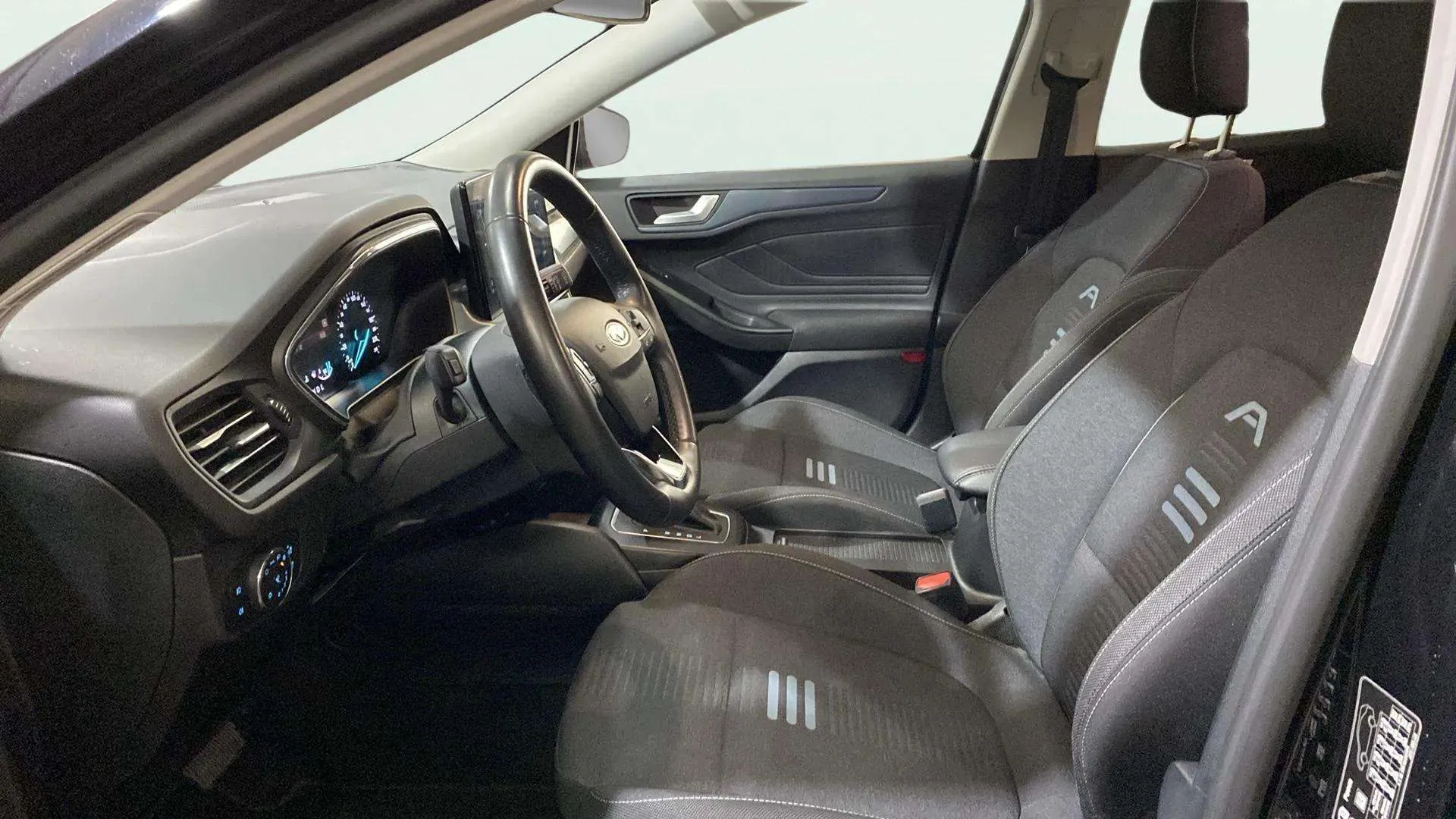 Ford Focus 1.0 EcoBoost MHEV Active Design SIP - foto 7