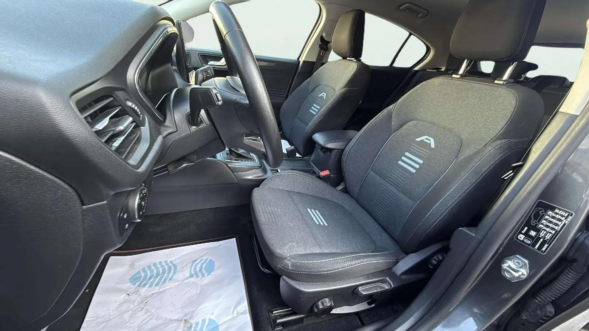 Ford Focus 1.0 EcoBoost MHEV Active - foto 25