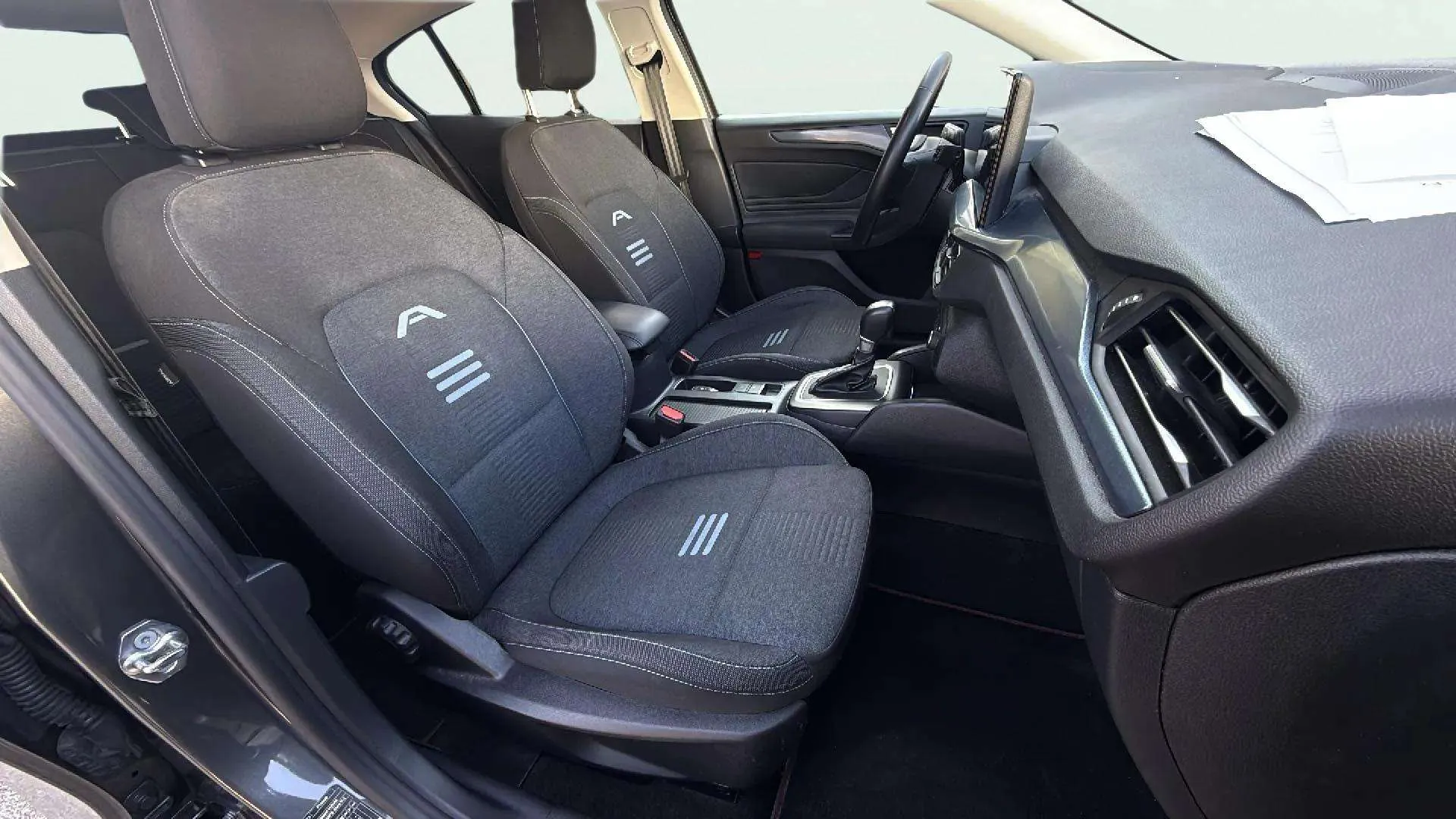 Ford Focus 1.0 EcoBoost MHEV Active - foto 26