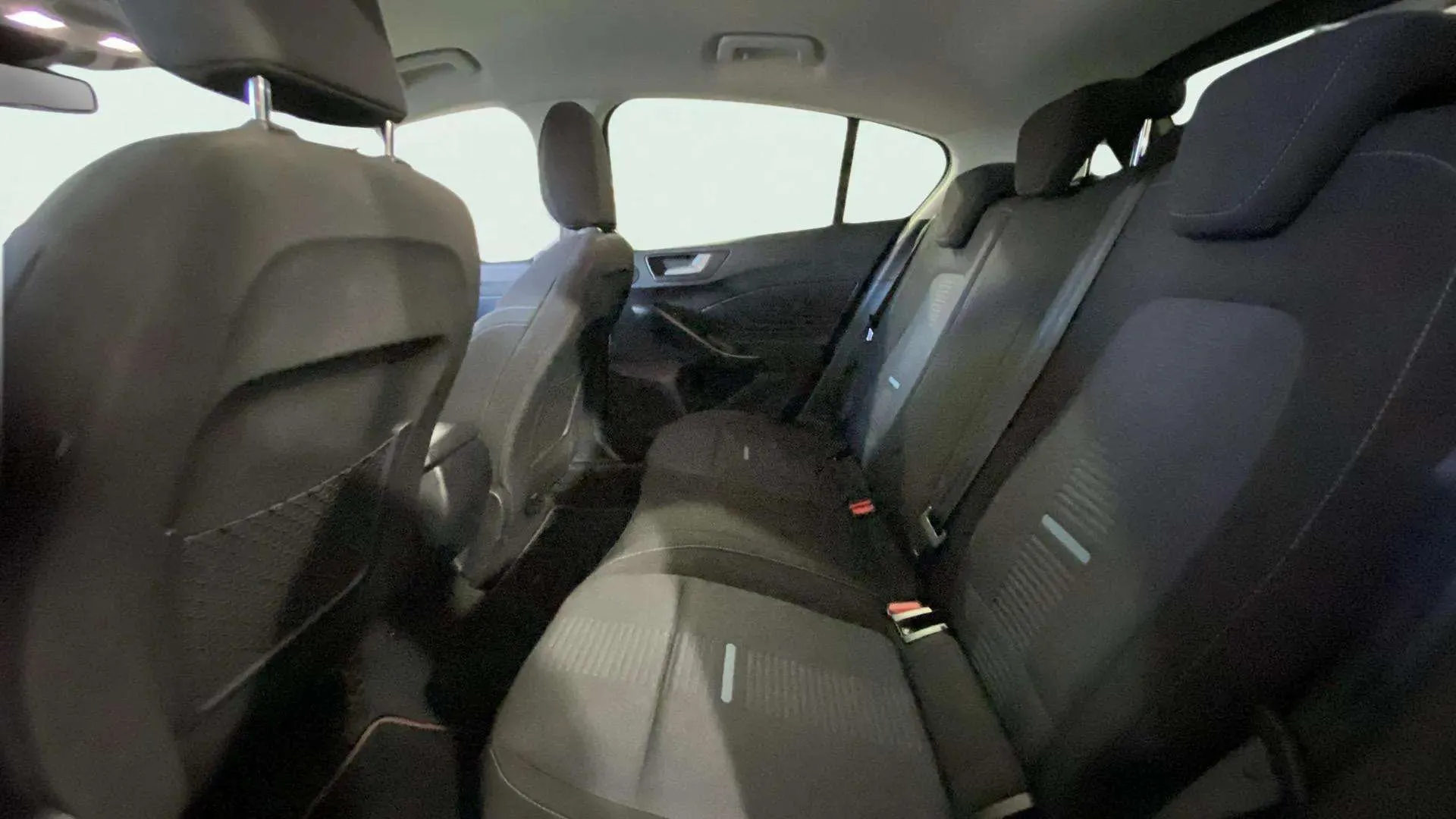 Ford Focus 1.0 EcoBoost MHEV Active - foto 16