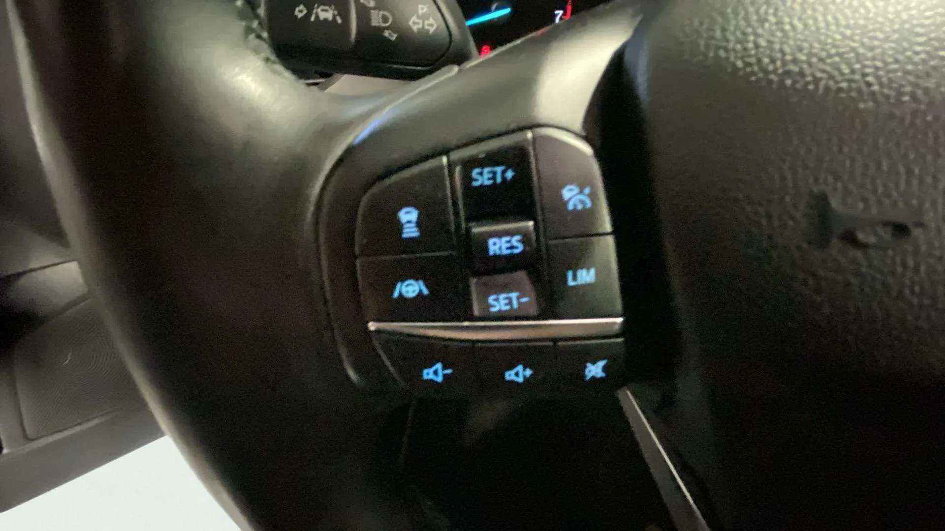 Ford Focus 1.0 EcoBoost MHEV Active - foto 18