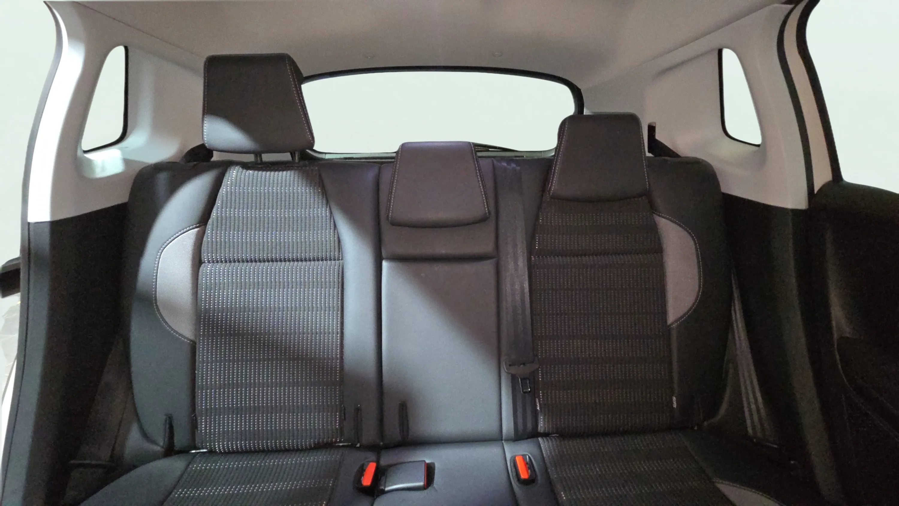 Peugeot 2008 Allure 1.2 PureTech - foto 21