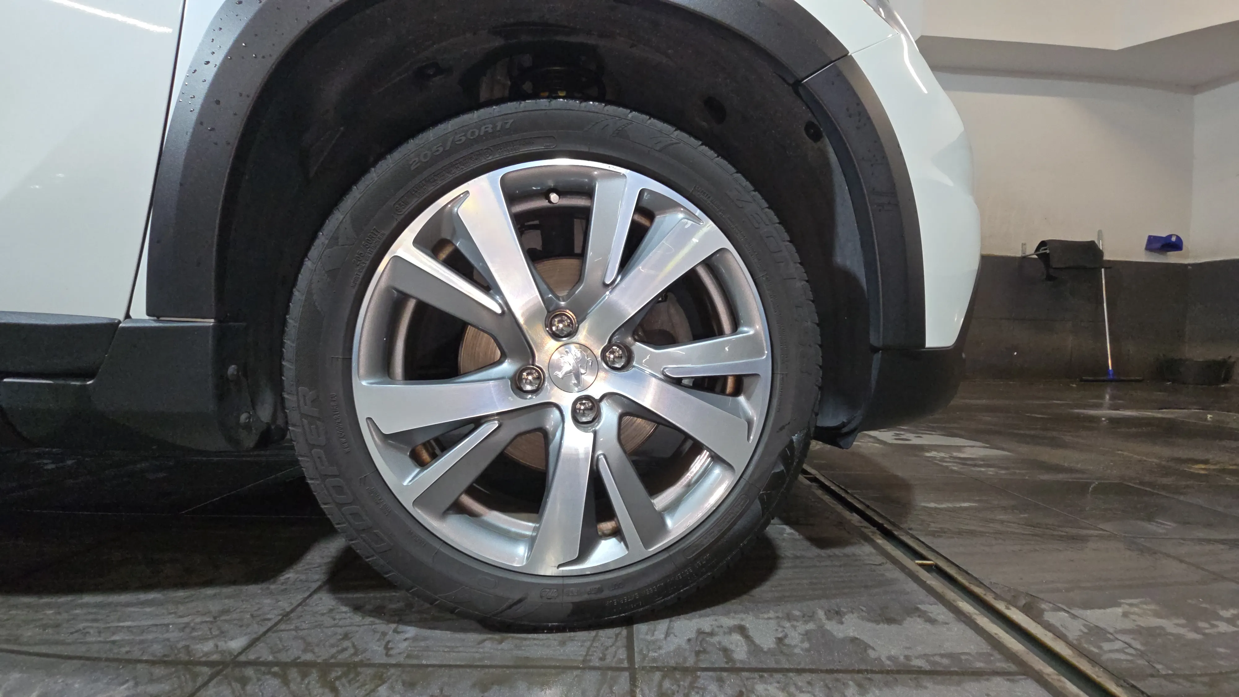 Peugeot 2008 Allure 1.2 PureTech - foto 23