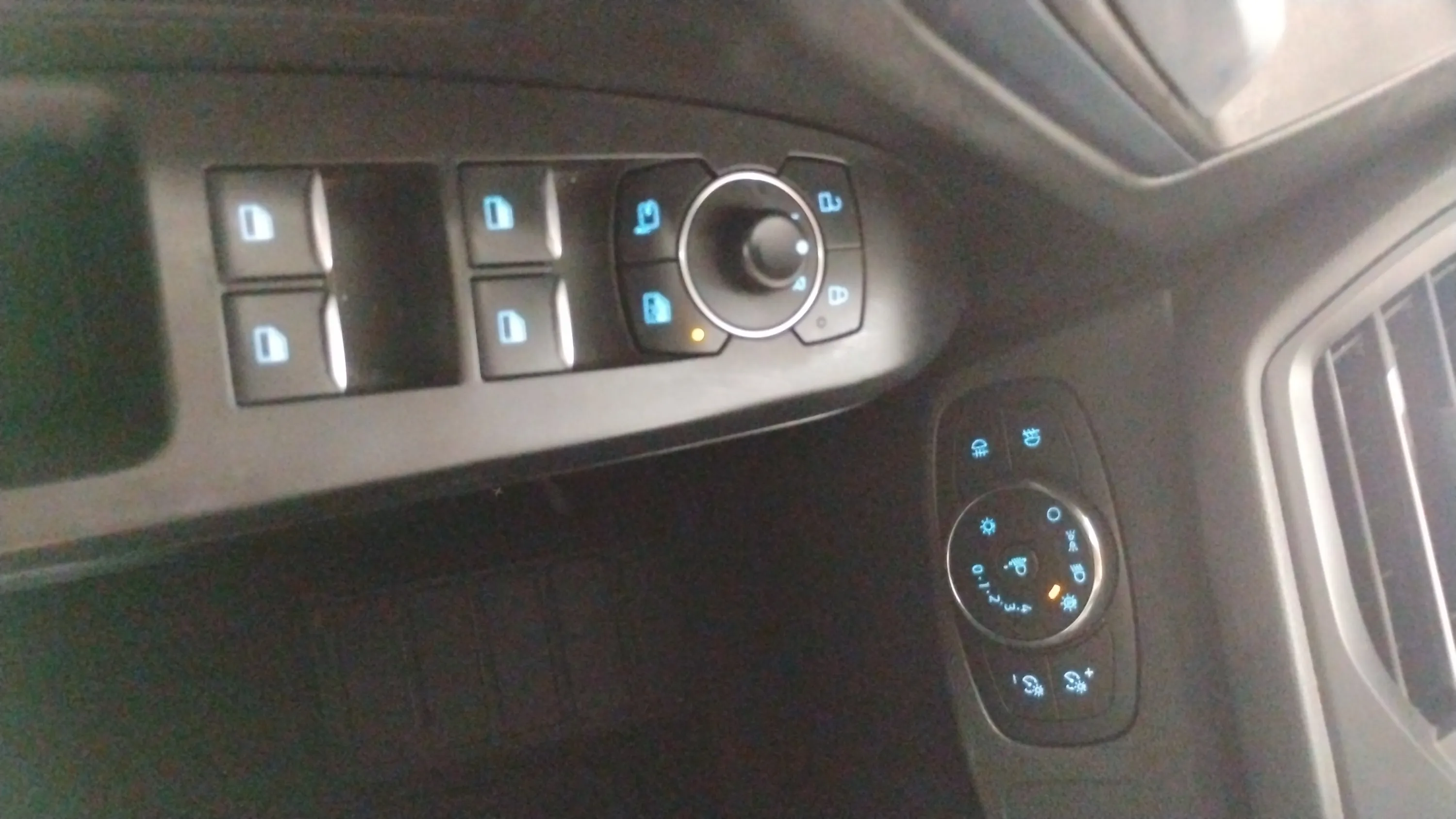 Ford Focus 1.0 EcoBoost MHEV Active - foto 18