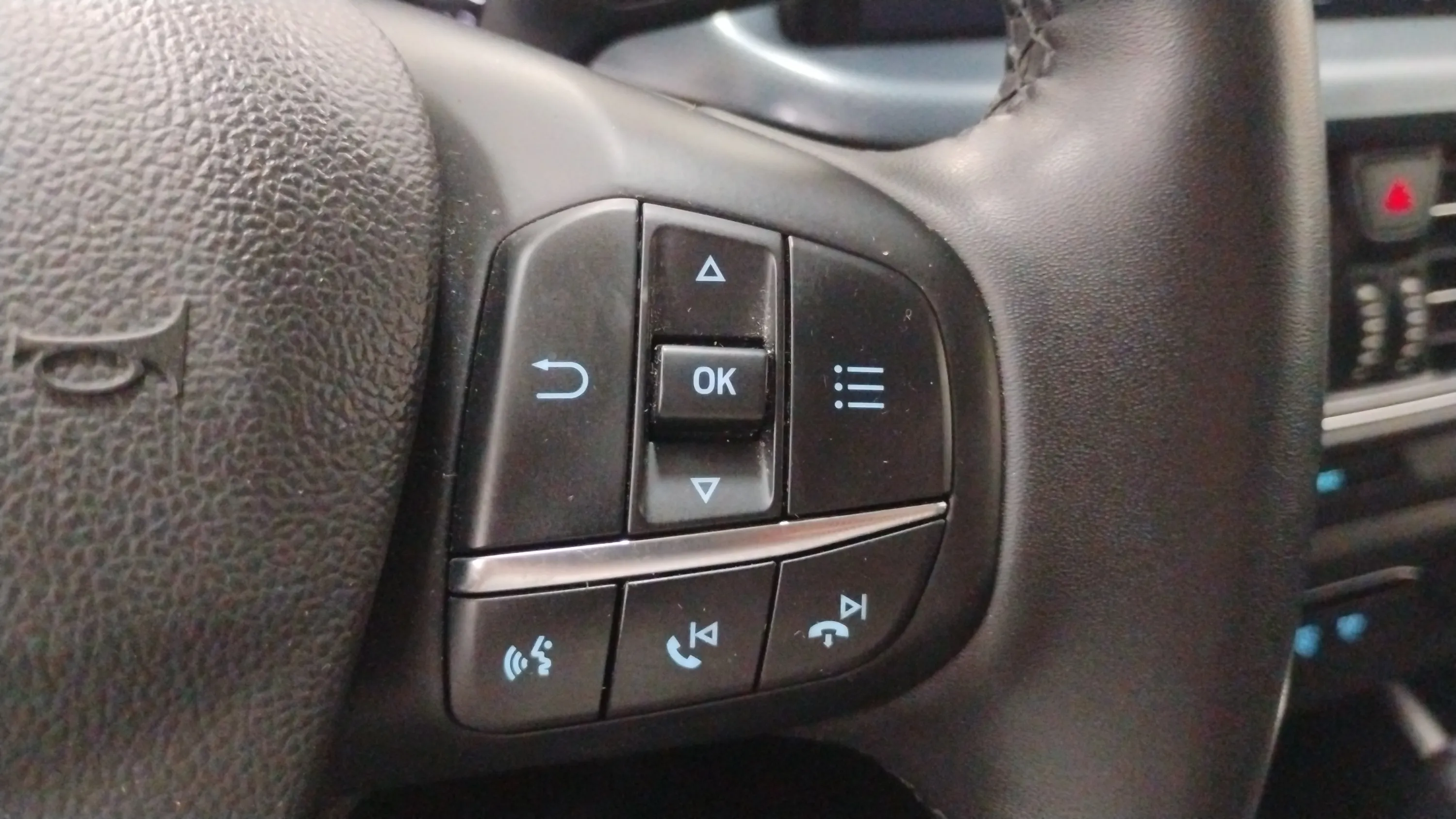 Ford Focus 1.0 EcoBoost MHEV Active - foto 19