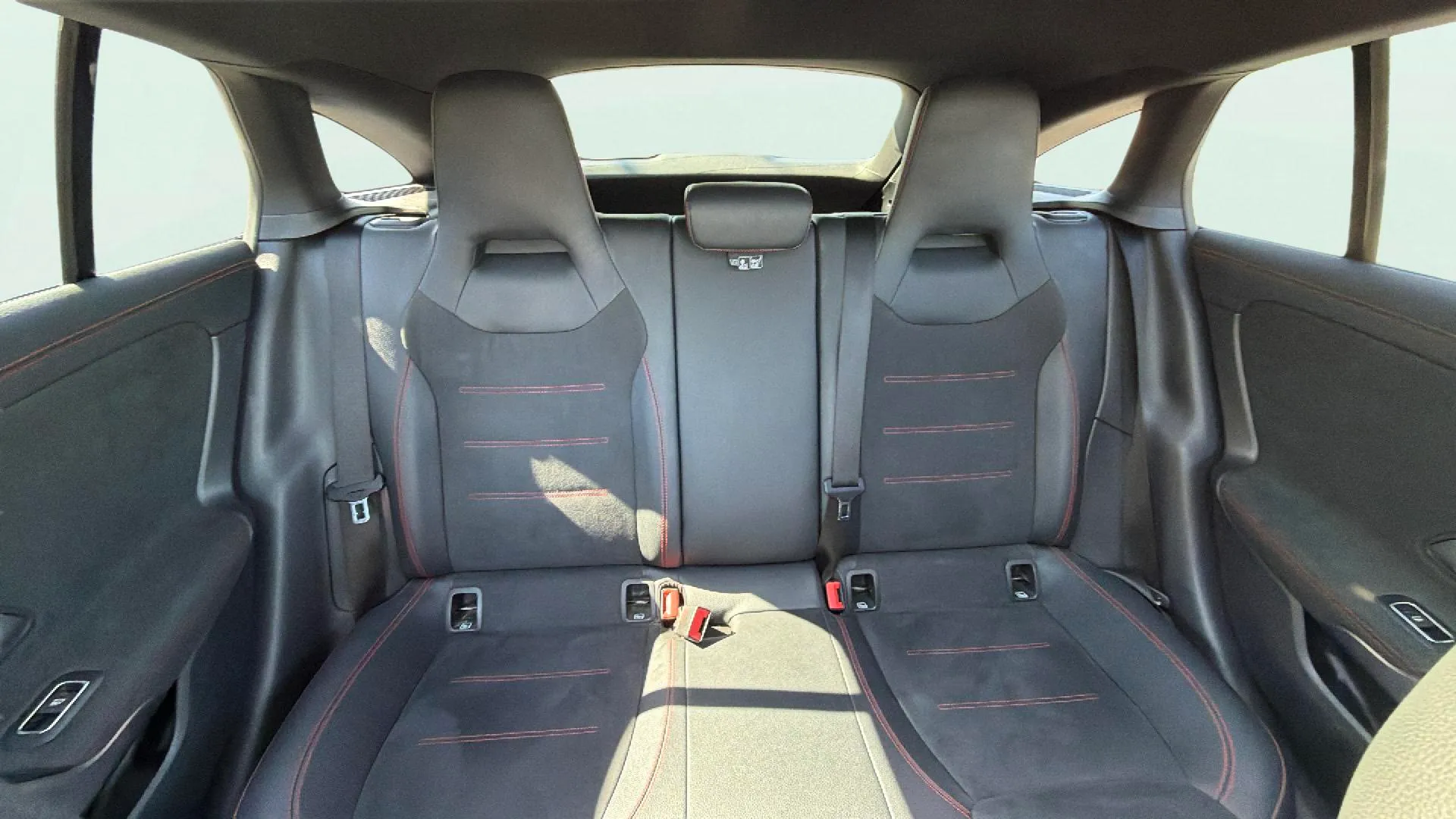 Mercedes-Benz CLA 200 D DCT Shooting Brake - foto 19